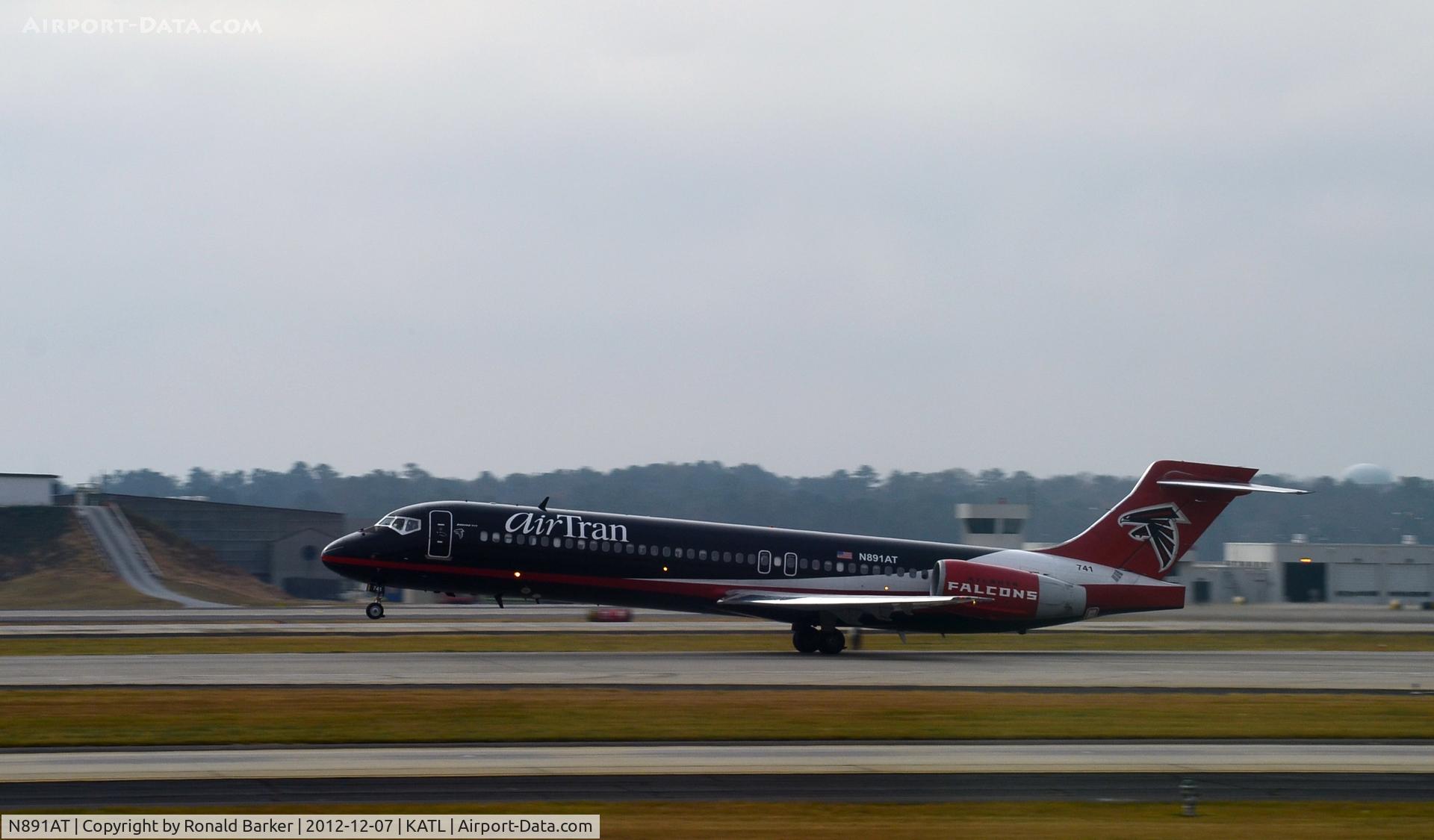N891AT, 2004 Boeing 717-200 C/N 55043, Takeoff Atlanta