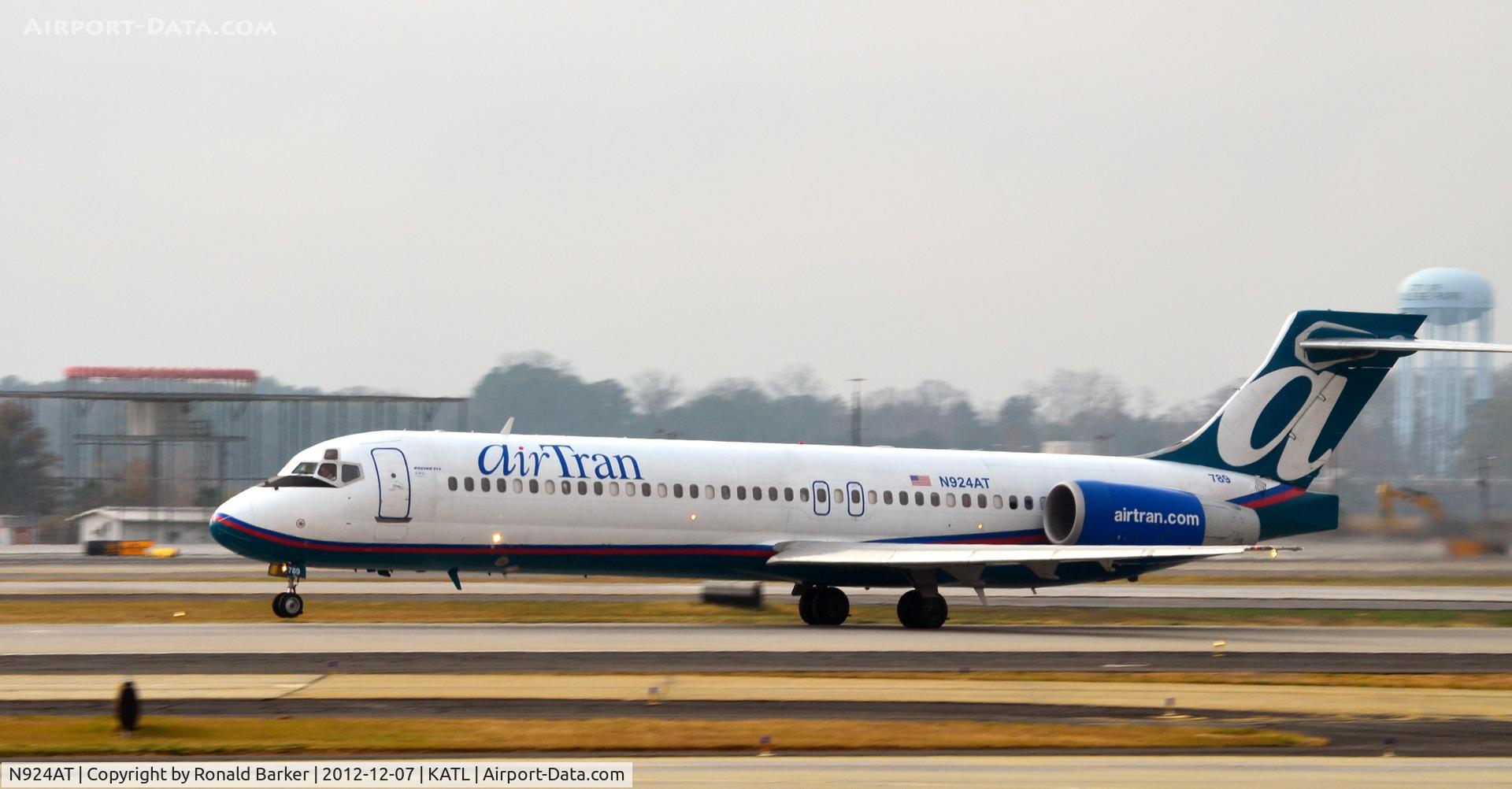 N924AT, 2000 Boeing 717-200 C/N 55080, Takeoff Atlanta