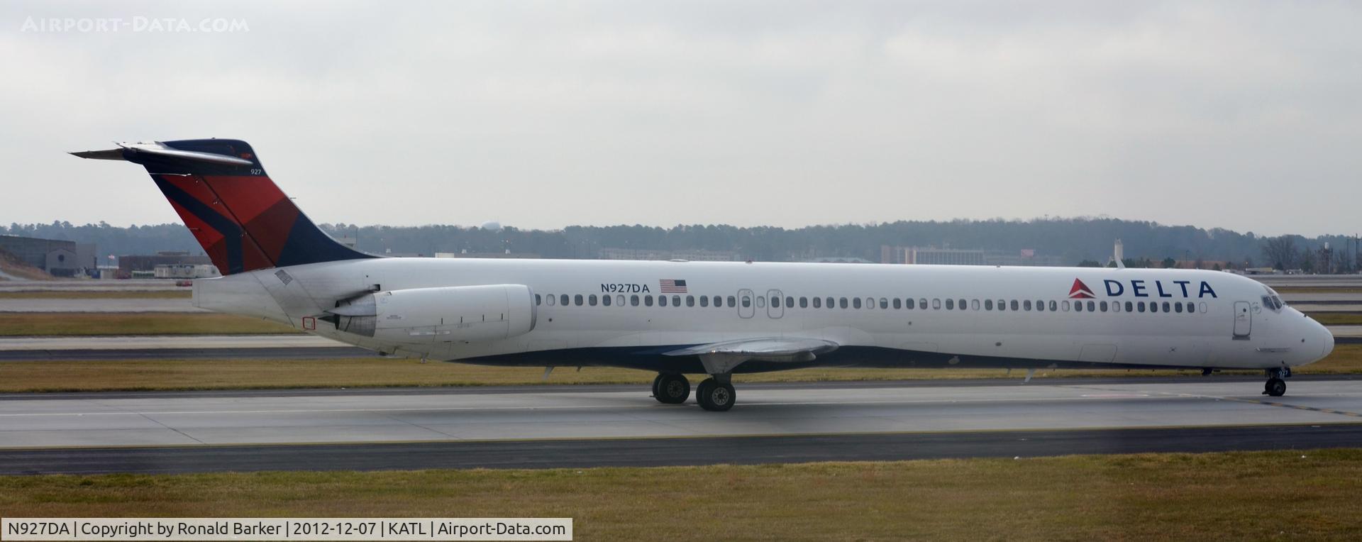 N927DA, 1988 McDonnell Douglas MD-88 C/N 49714, Taxi Atlanta