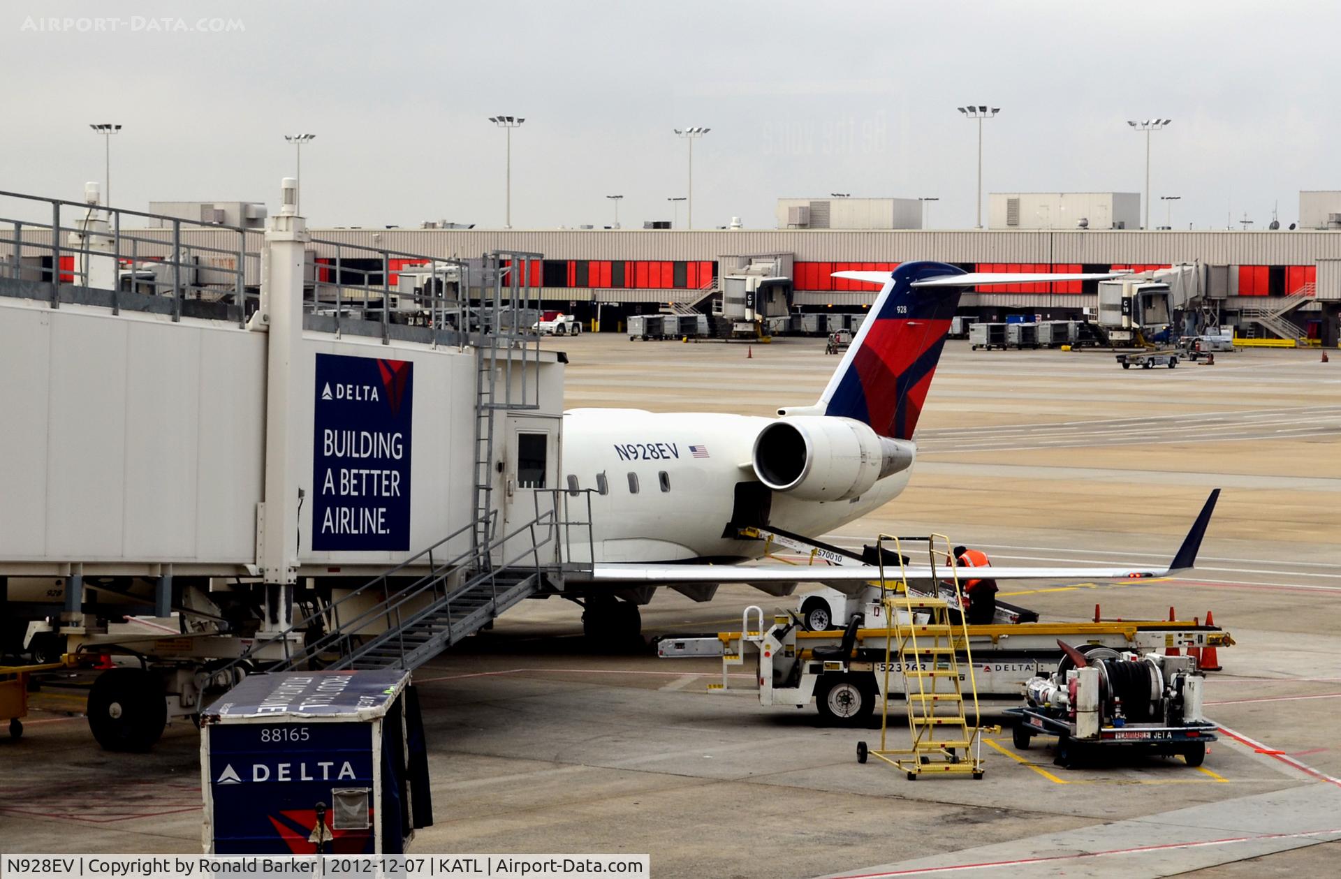 N928EV, 2004 Bombardier CRJ-200LR (CL-600-2B19) C/N 8006, Atlanta