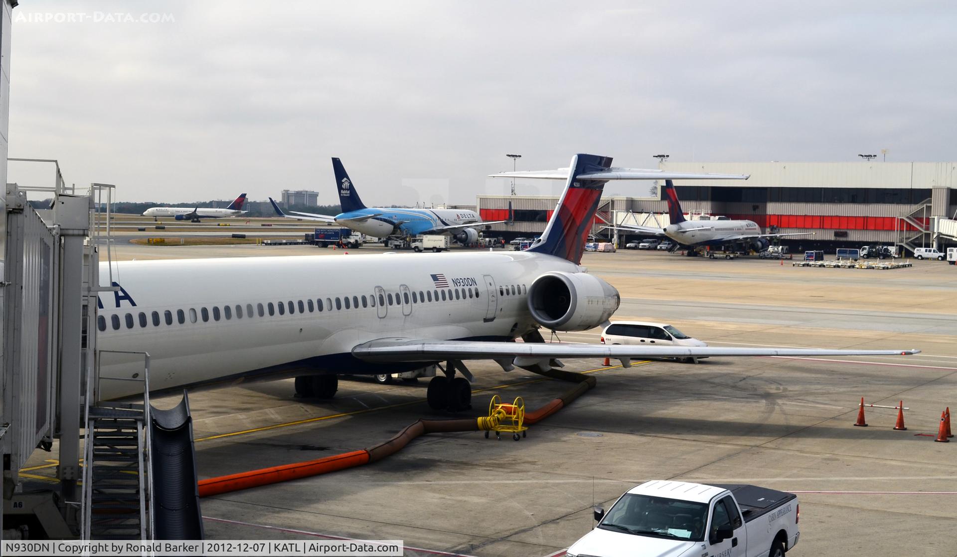 N930DN, 1996 McDonnell Douglas MD-90-30 C/N 53458, Atlanta