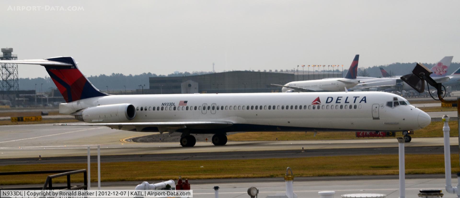 N933DL, 1989 McDonnell Douglas MD-88 C/N 49720, Taxi Atlanta