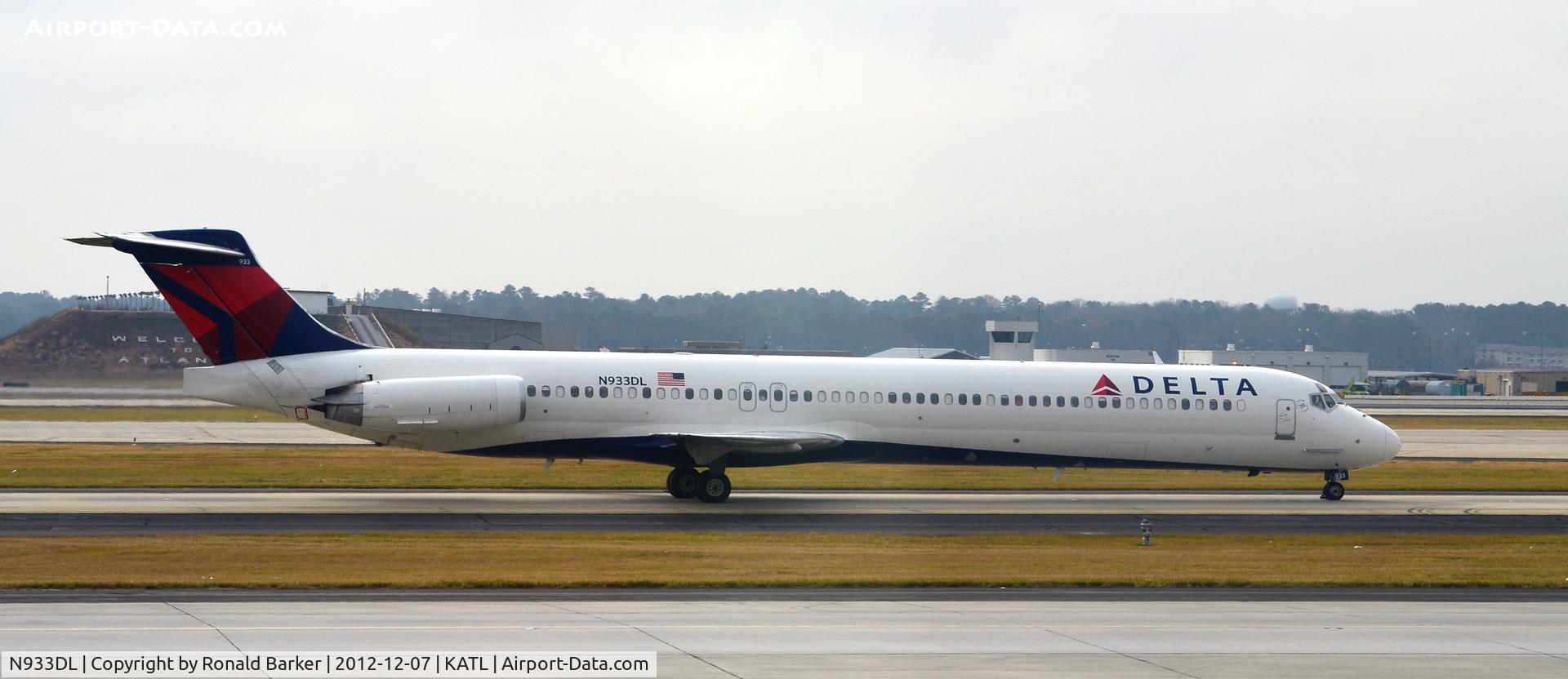 N933DL, 1989 McDonnell Douglas MD-88 C/N 49720, Taxi Atlanta