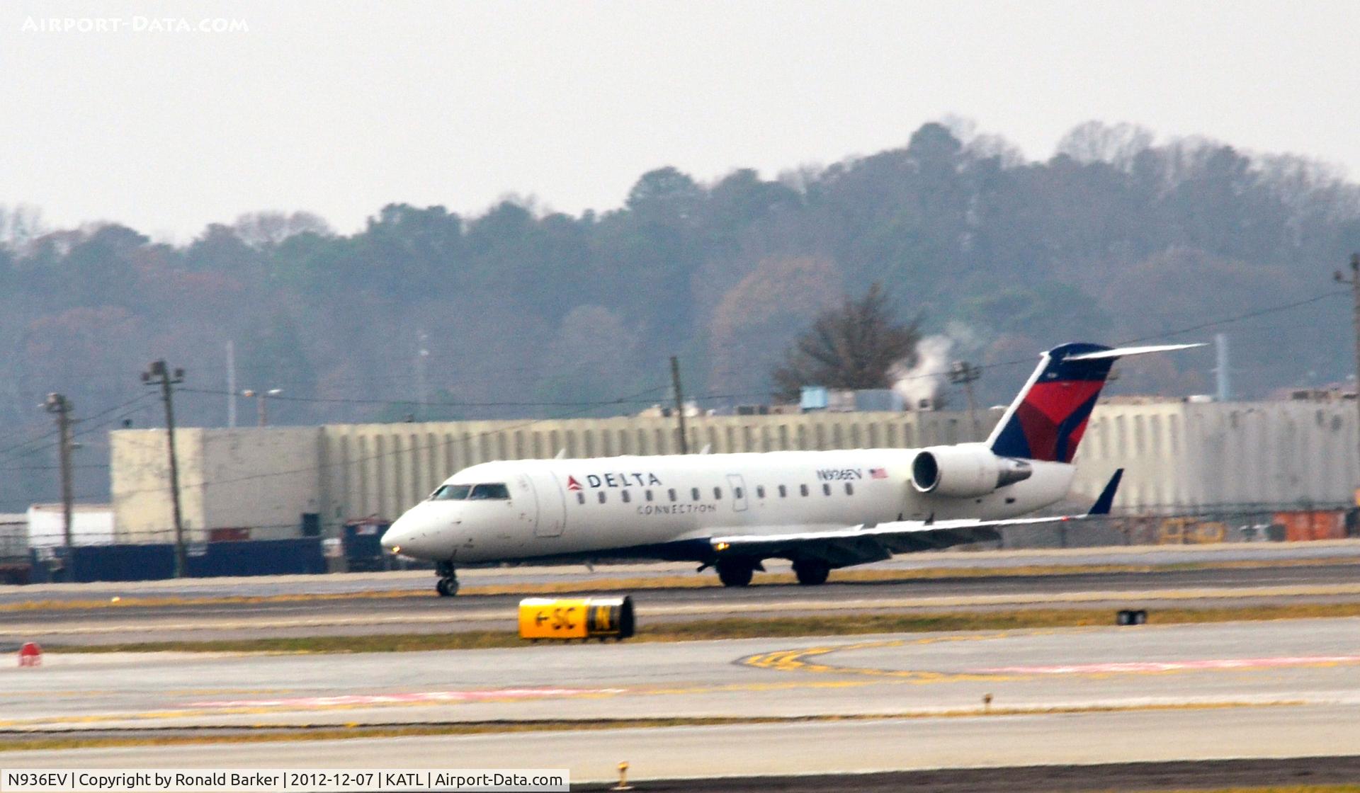 N936EV, 2005 Bombardier CRJ-200ER (CL-600-2B19) C/N 8038, Landing Atlanta