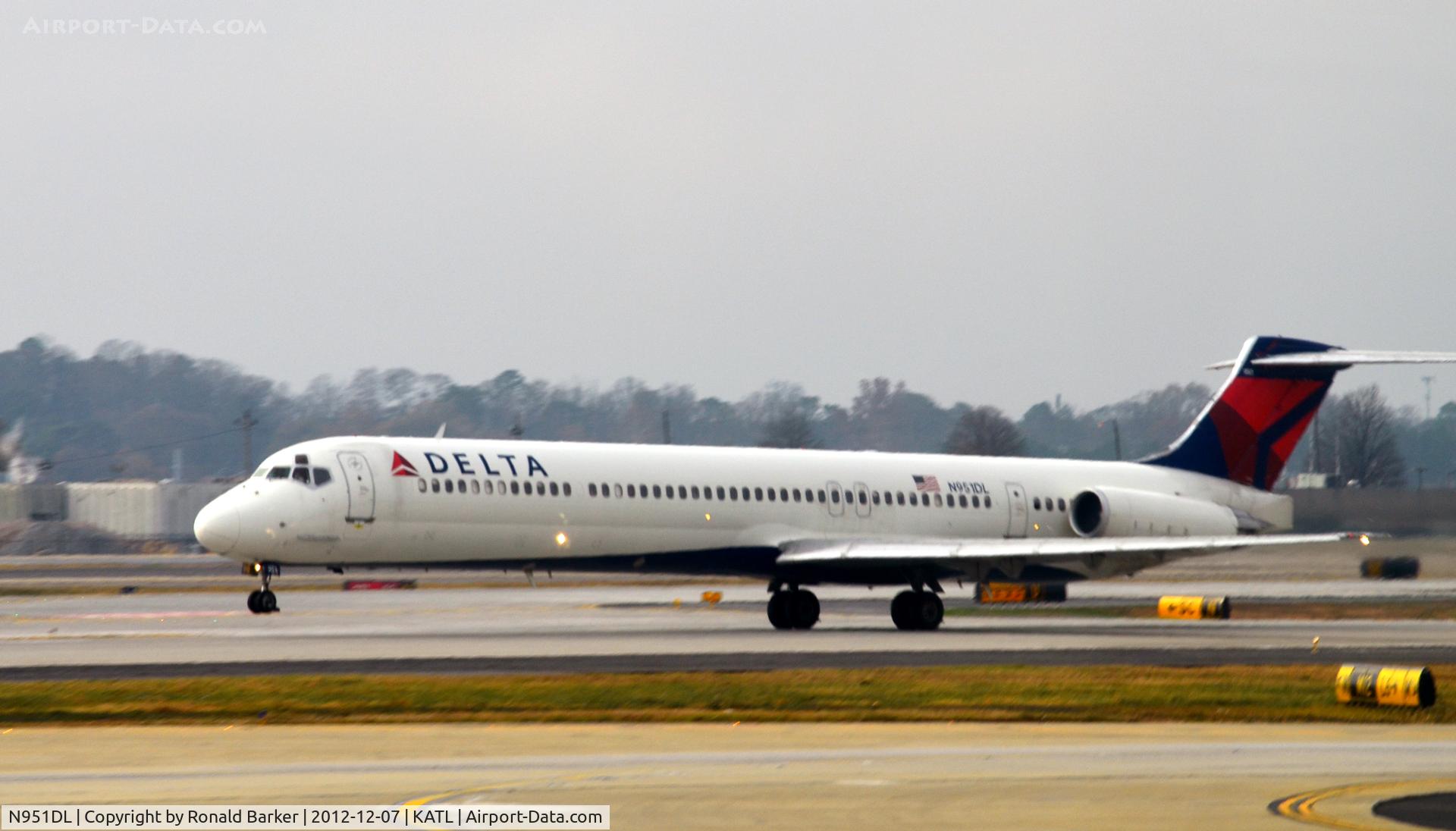 N951DL, 1990 McDonnell Douglas MD-88 C/N 49882, Takeoff Atlanta