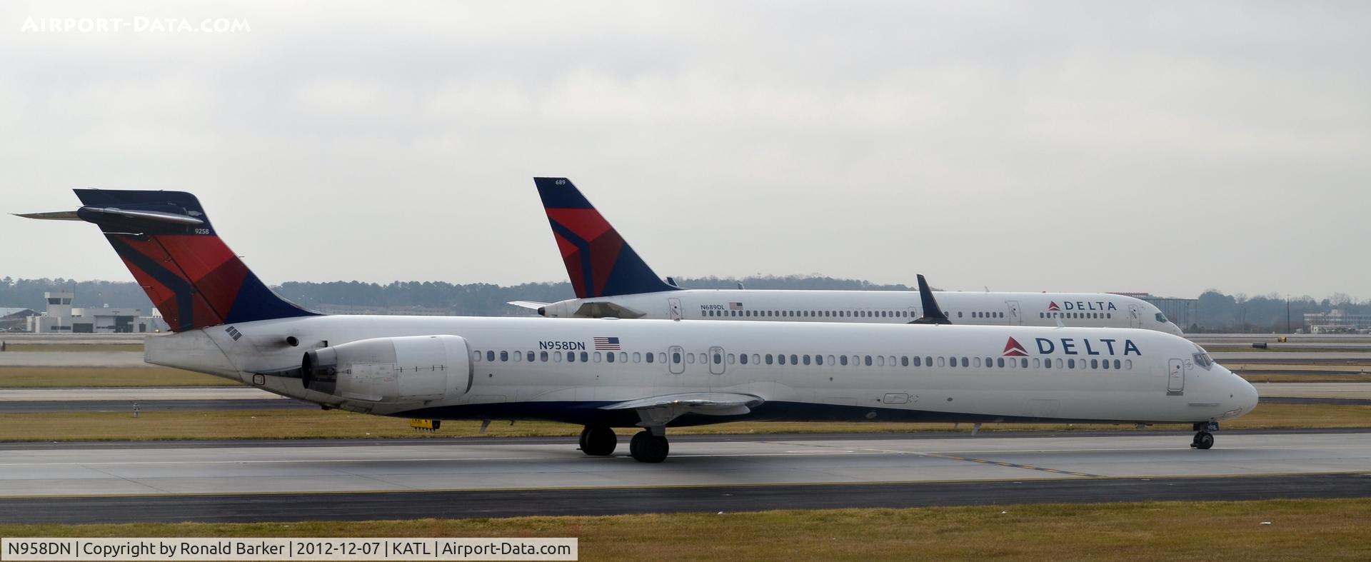 N958DN, McDonnell Douglas MD-90-30 C/N 53528, Taxi Atlanta