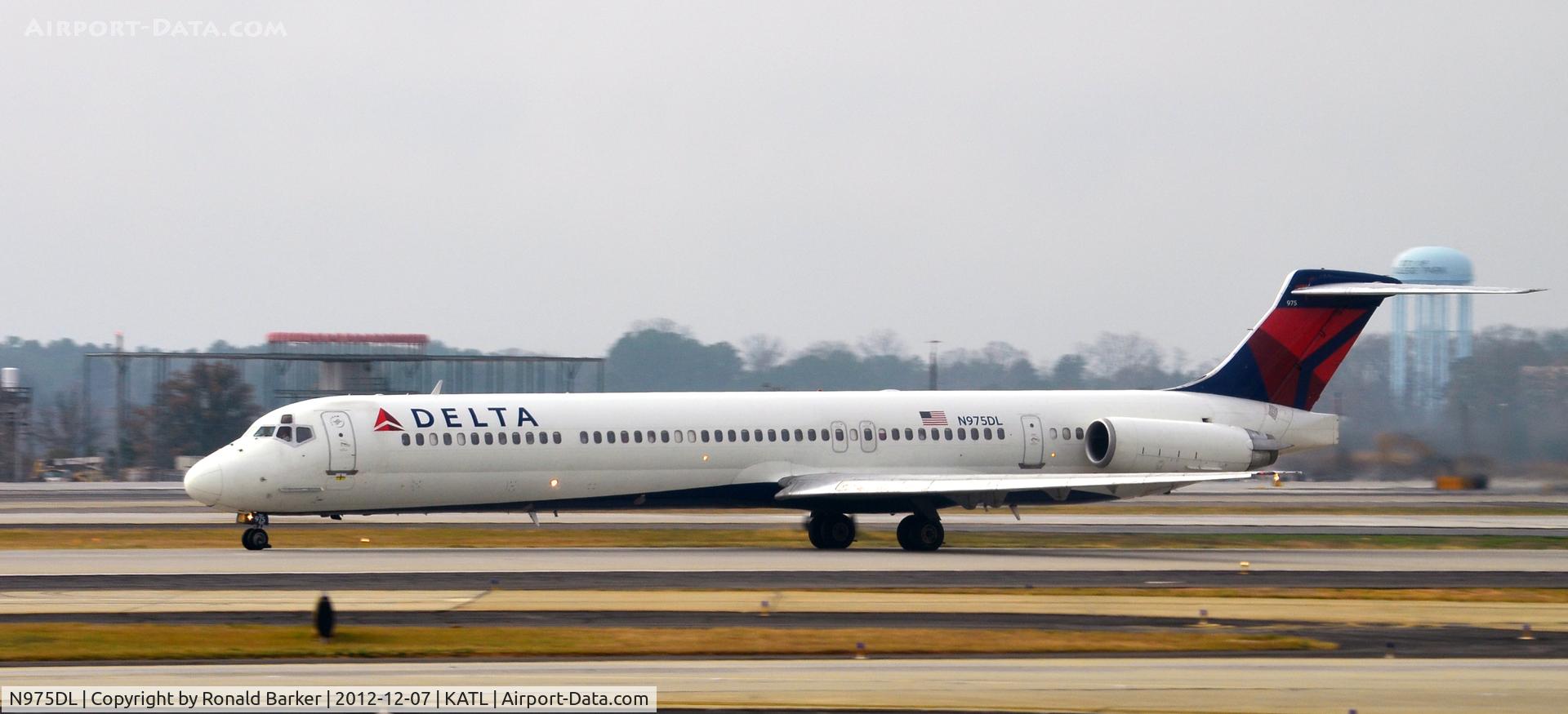 N975DL, 1991 McDonnell Douglas MD-88 C/N 53243, Taxi Atanta
