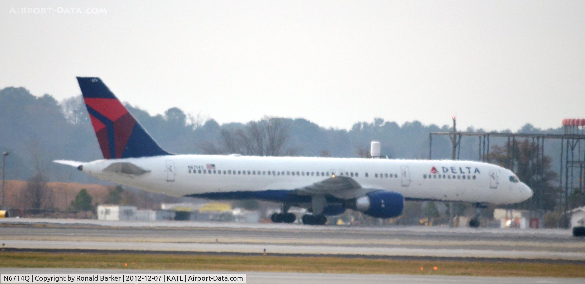 N6714Q, 2000 Boeing 757-232 C/N 30485, Atlanta