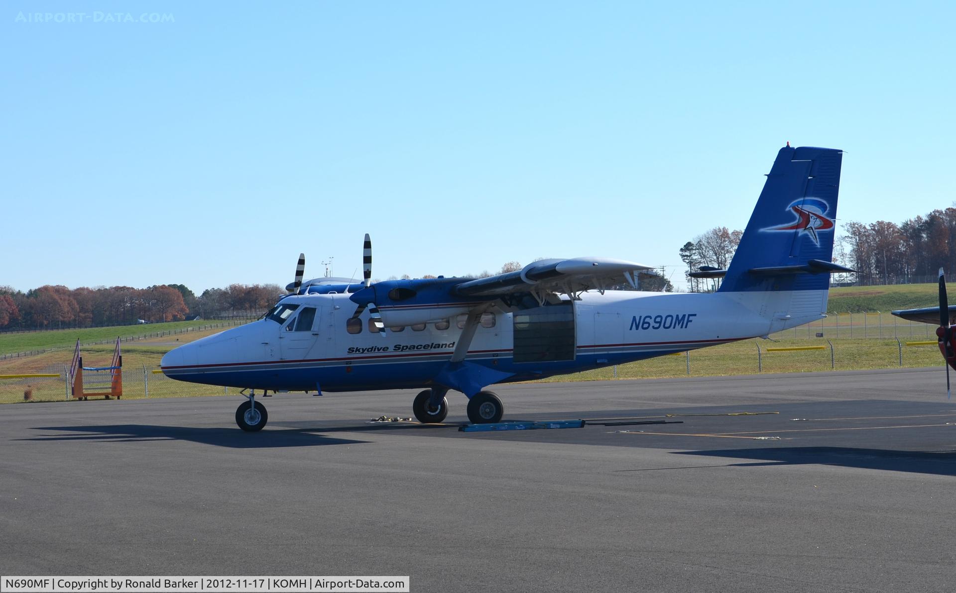 N690MF, 1968 De Havilland Canada DHC-6-200 Twin Otter C/N 121, Orange