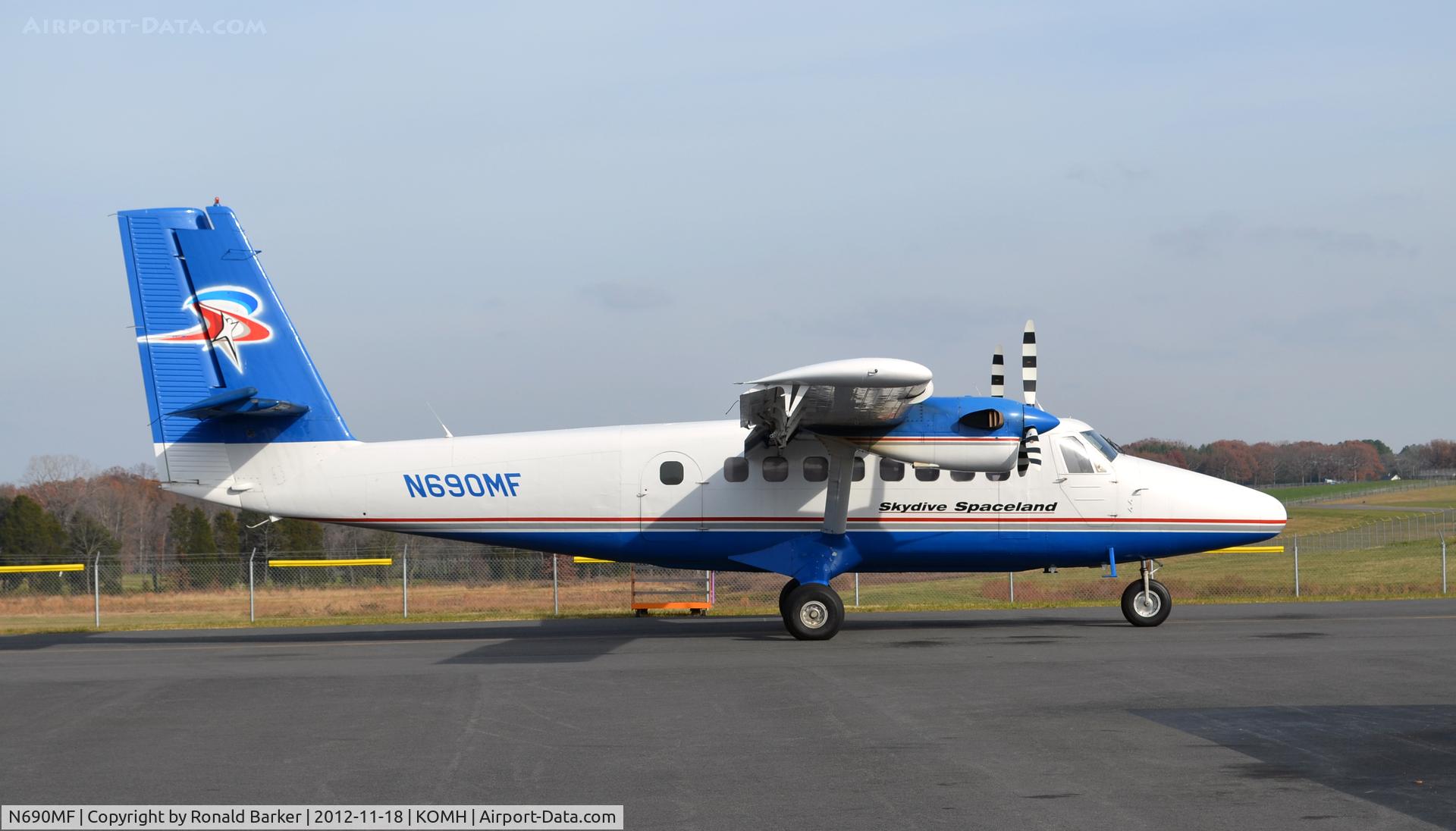 N690MF, 1968 De Havilland Canada DHC-6-200 Twin Otter C/N 121, Orange