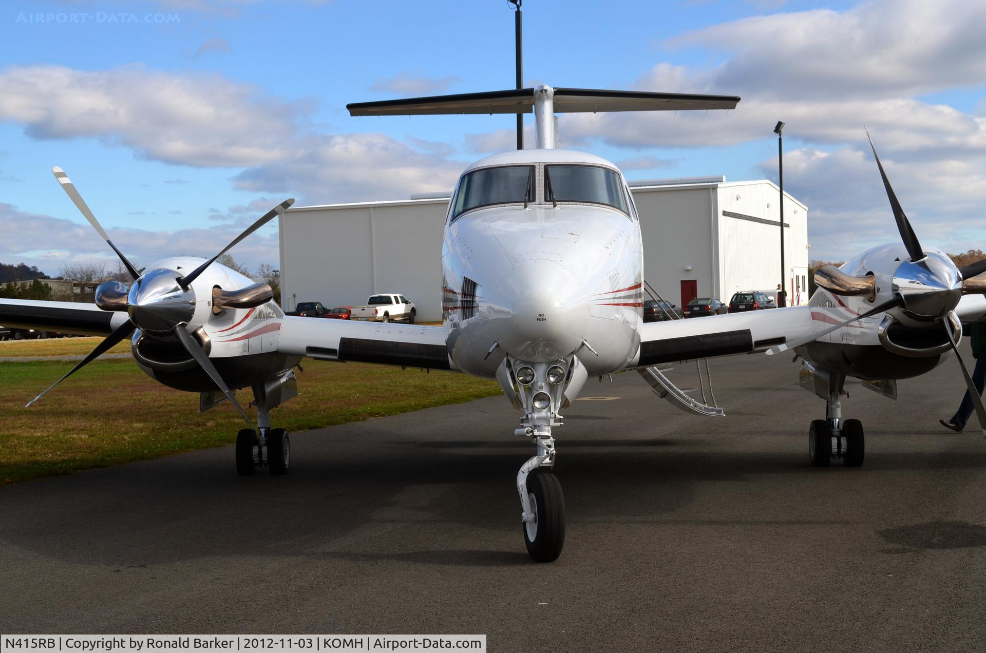 N415RB, 1995 Beech B200 King Air C/N BB-1513, Orange