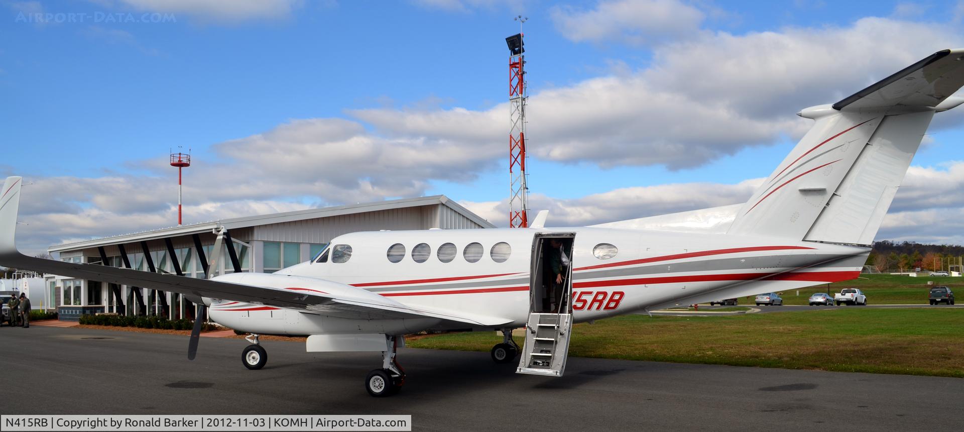 N415RB, 1995 Beech B200 King Air C/N BB-1513, Orange
