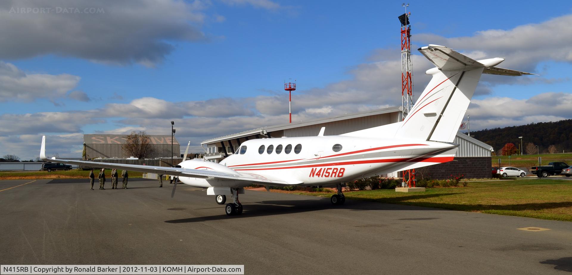 N415RB, 1995 Beech B200 King Air C/N BB-1513, Orange