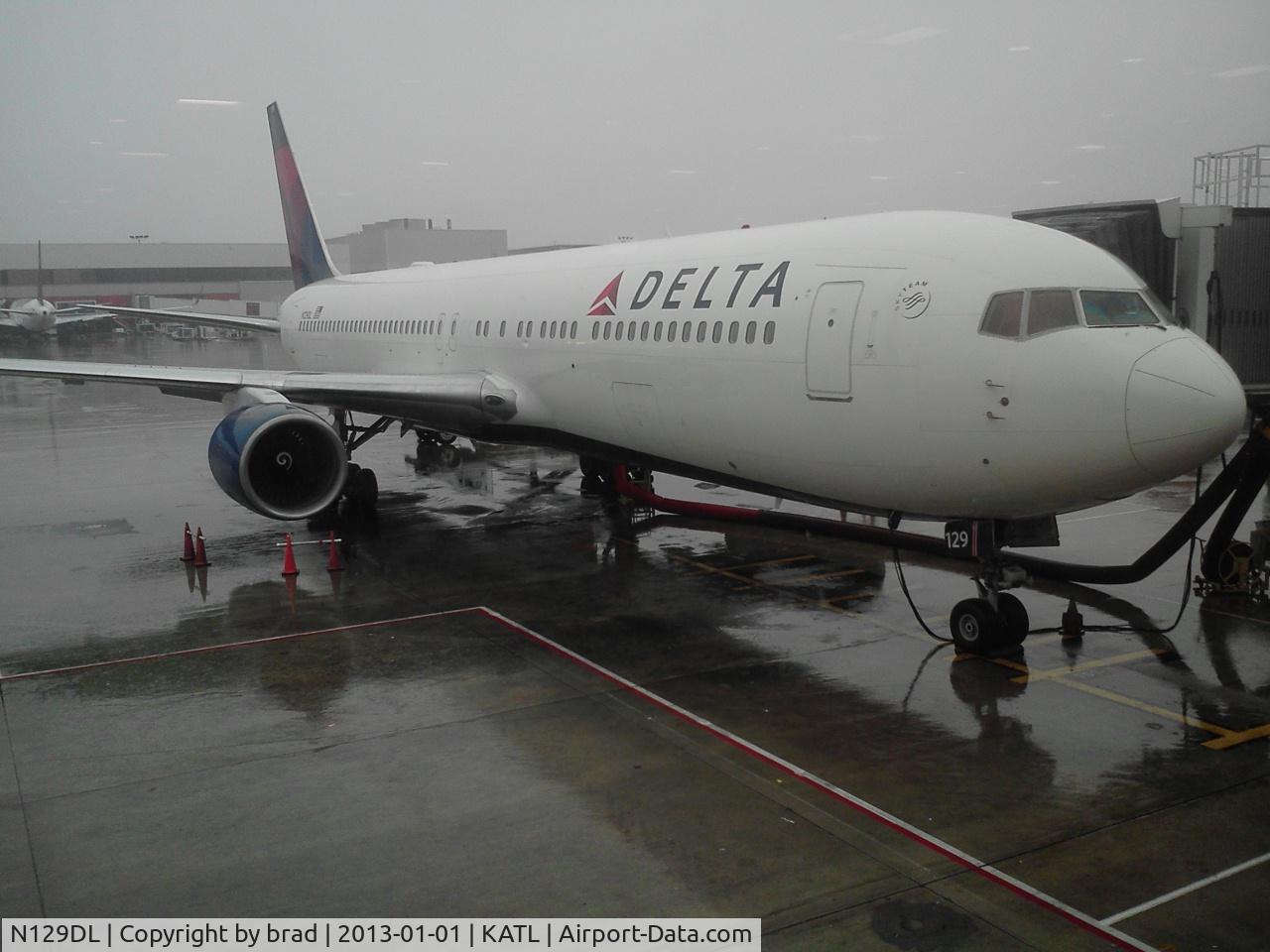 N129DL, 1988 Boeing 767-332 C/N 24079, Gate A16