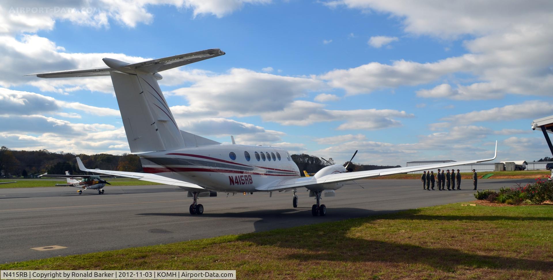 N415RB, 1995 Beech B200 King Air C/N BB-1513, Orange