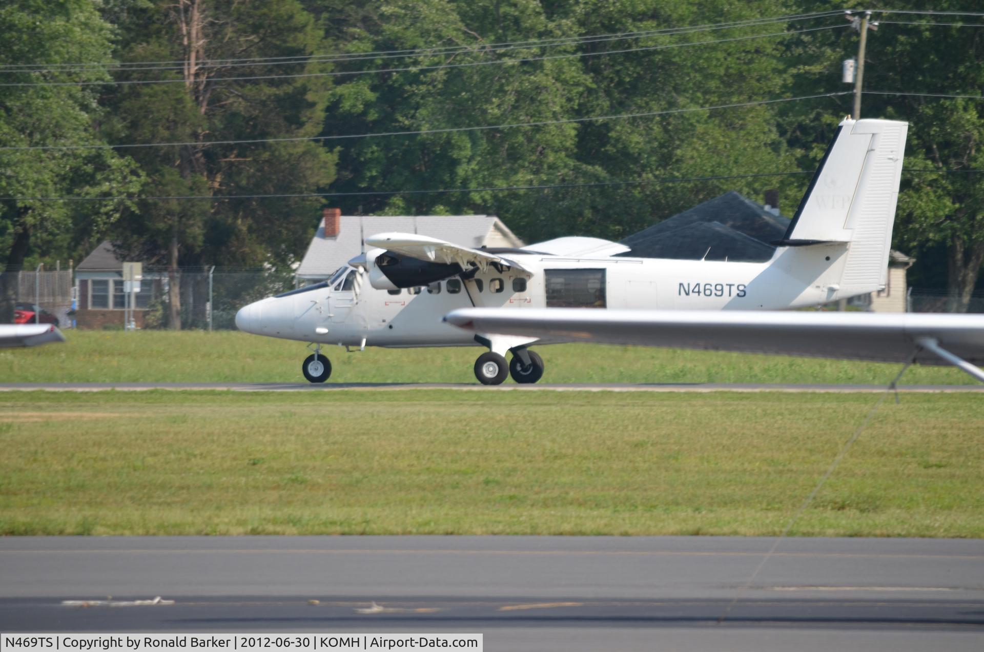 N469TS, 1968 De Havilland Canada DHC-6-200 Twin Otter C/N 149, Takeoff roll Orange