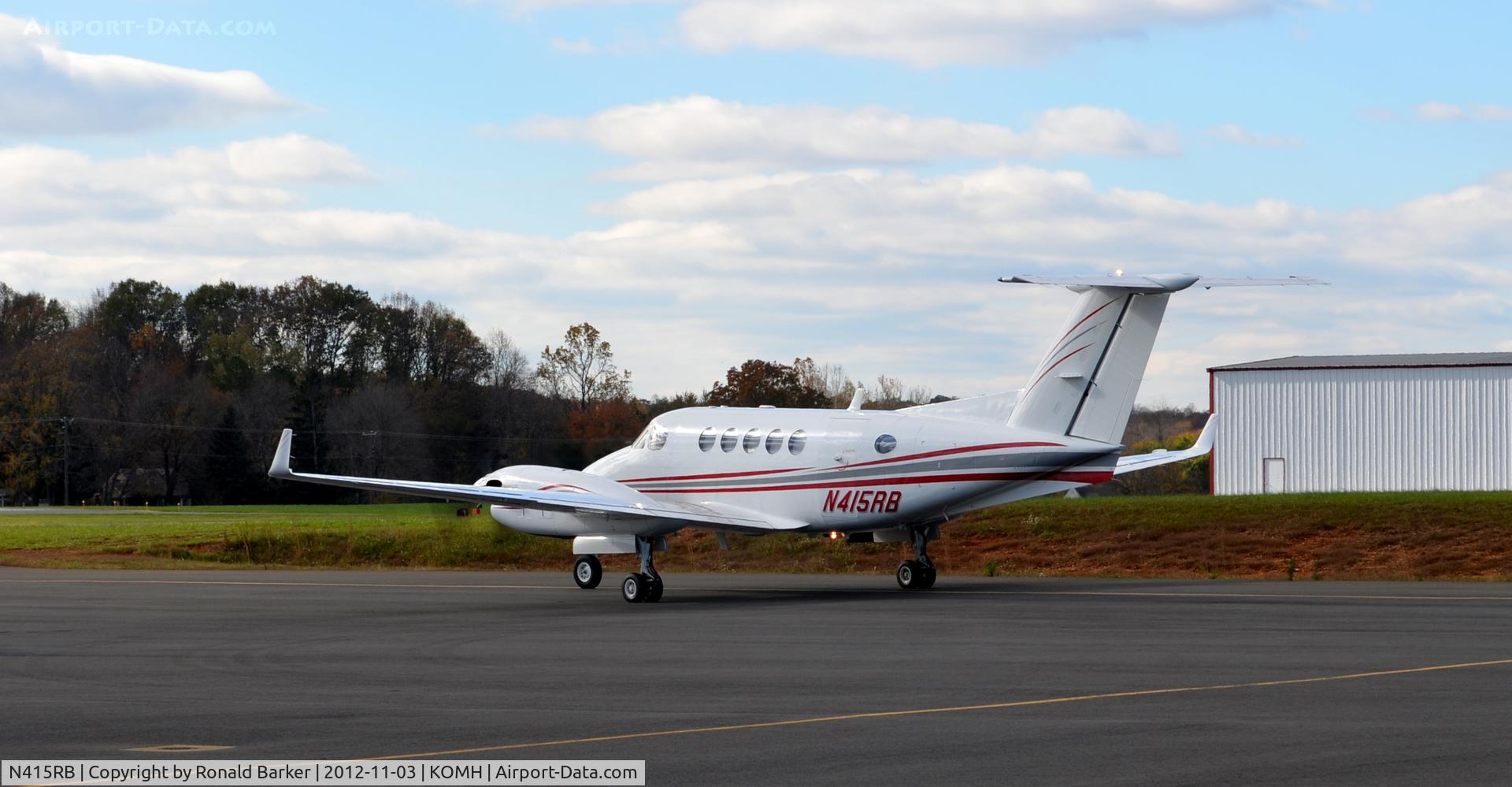 N415RB, 1995 Beech B200 King Air C/N BB-1513, Taxi Orange