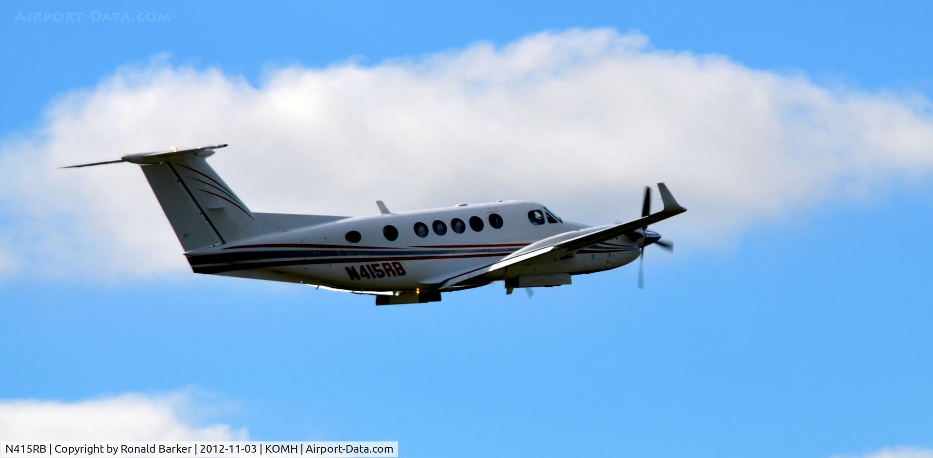N415RB, 1995 Beech B200 King Air C/N BB-1513, Departing Orange