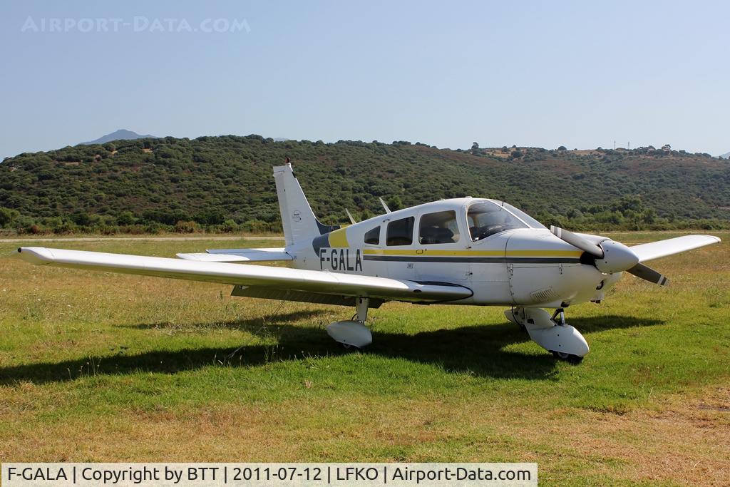 F-GALA, Piper PA-28-181 Archer C/N 287690210, Parked
