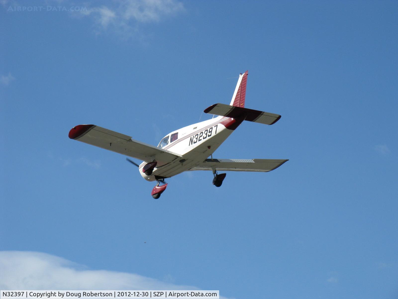 N32397, 1974 Piper PA-28-140 Cherokee C/N 28-7525062, 1974 Piper PA-28-140 CHEROKEE, Lycoming O-320-E2A 150 Hp, on final Rwy 22