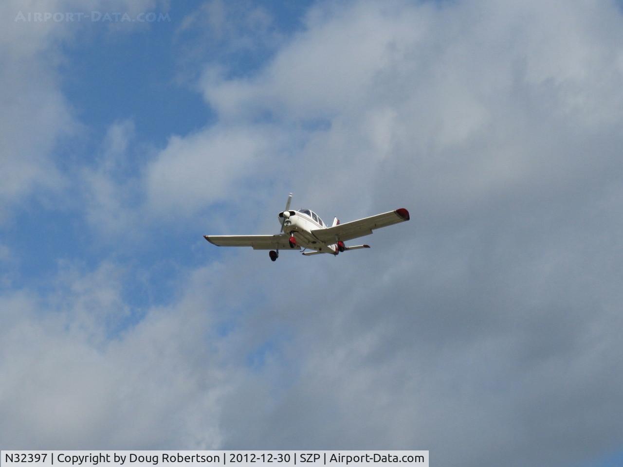 N32397, 1974 Piper PA-28-140 Cherokee C/N 28-7525062, 1974 Piper PA-28-140 CHEROKEE, Lycoming O-320-E2A 150 Hp, on final Rwy 22