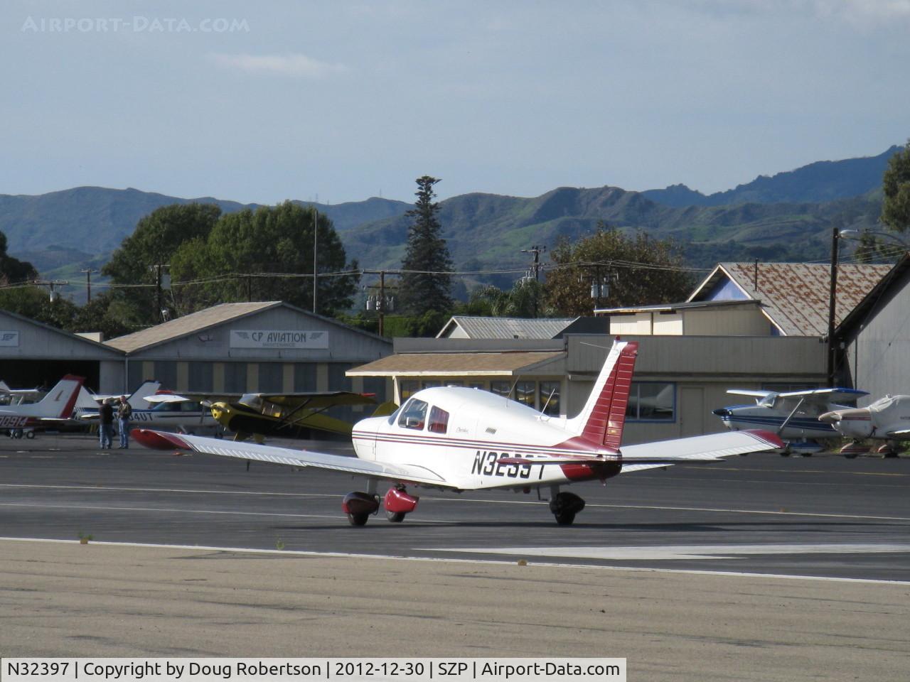 N32397, 1974 Piper PA-28-140 Cherokee C/N 28-7525062, 1974 Piper PA-28-140 CHEROKEE, Lycoming O-320-E2A 150 Hp, takeoff roll Rwy 22