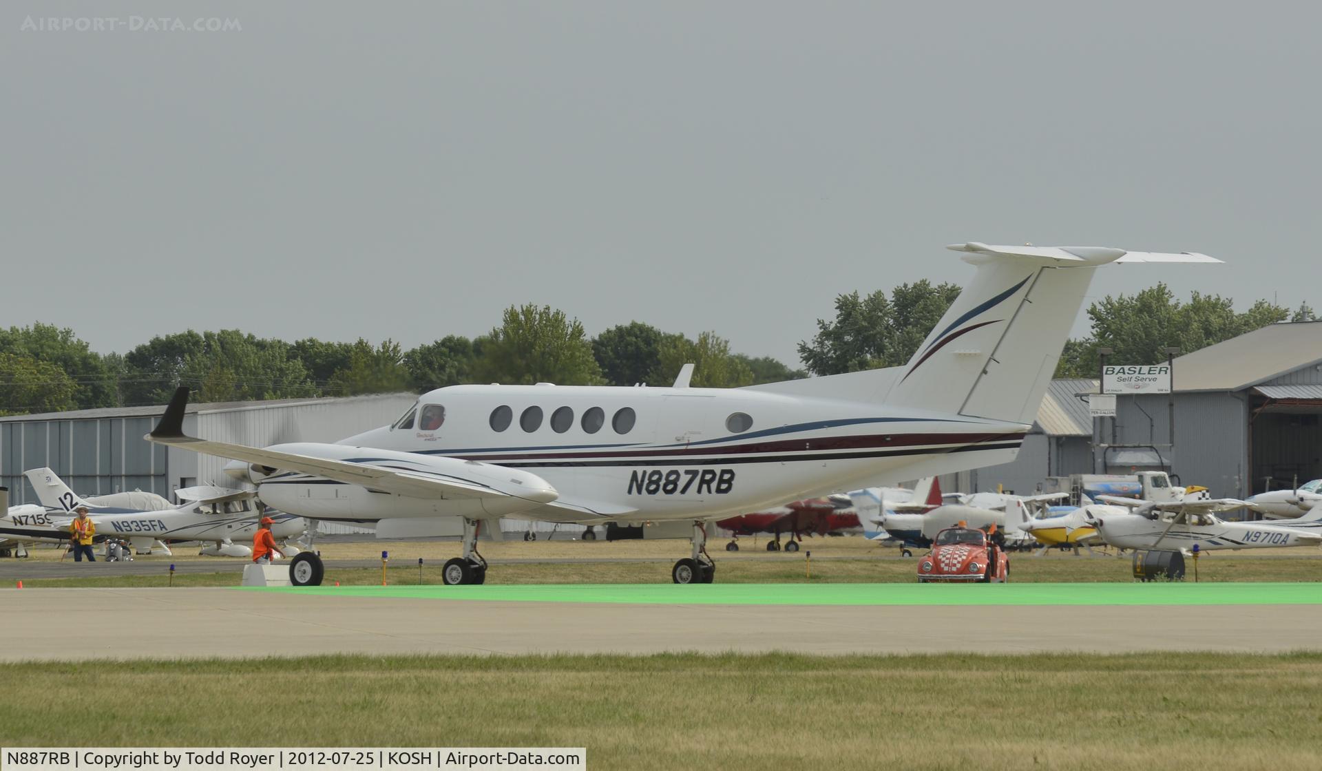 N887RB, 2011 Hawker Beechcraft B200GT King Air C/N BY-121, Airventure 2012
