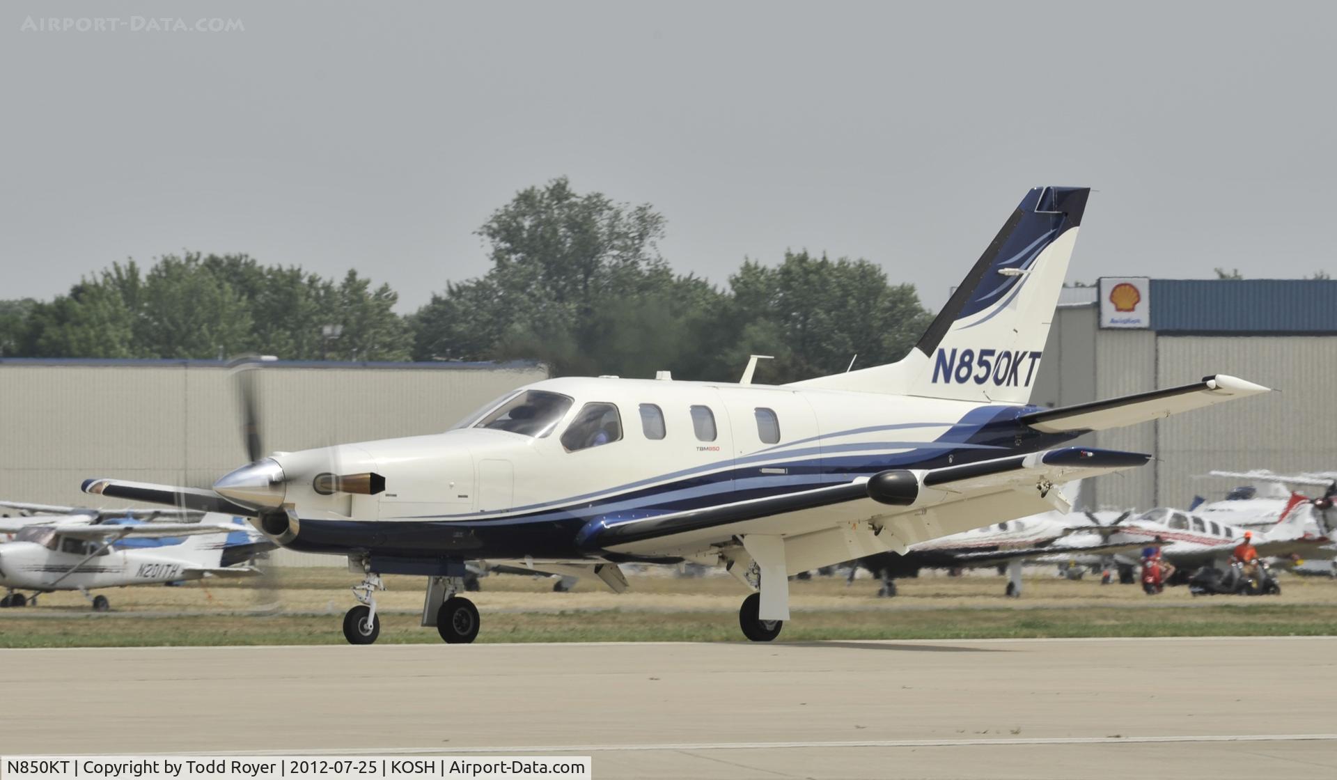 N850KT, Socata TBM-700 C/N 566, Airventure 2012