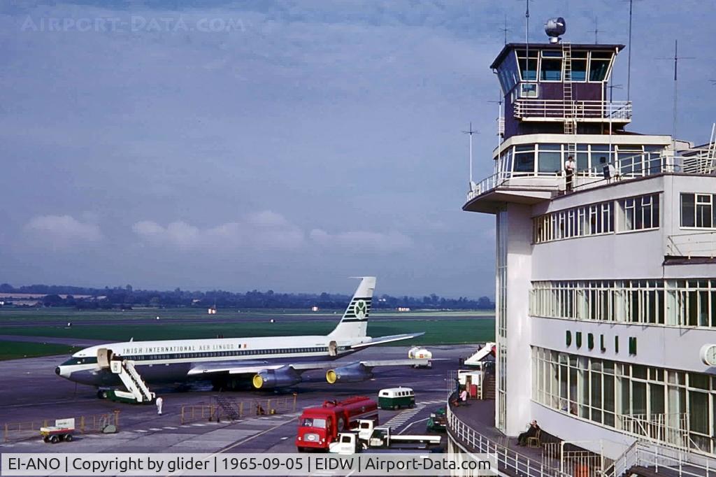 EI-ANO, 1965 Boeing 707-348C C/N 18880, A very laid back Dublin, the gentleman on the bench says it all!!!