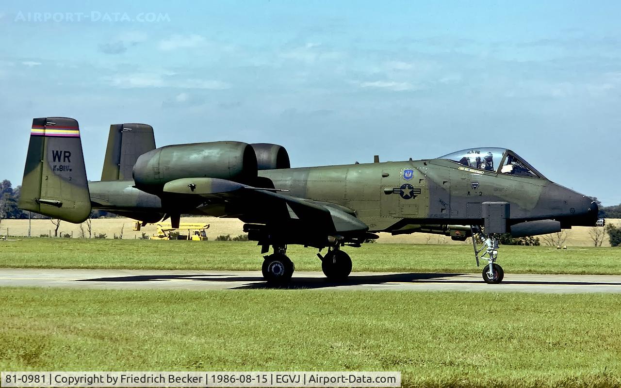 81-0981, 1981 Fairchild Republic A-10A Thunderbolt II C/N A10-0676, taxying to the active at RAF Bentwaters