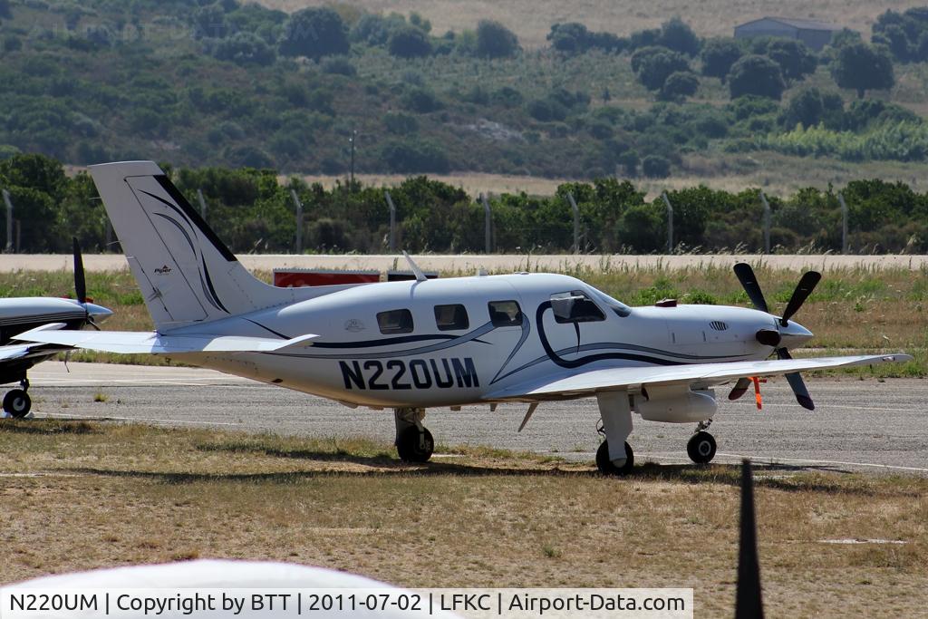 N220UM, 2004 Piper PA-46-500TP C/N 4697183, Parked