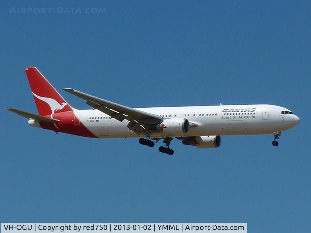 VH-OGU, 1998 Boeing 767-338 C/N 29118, Approaching Rwy 16 YMML