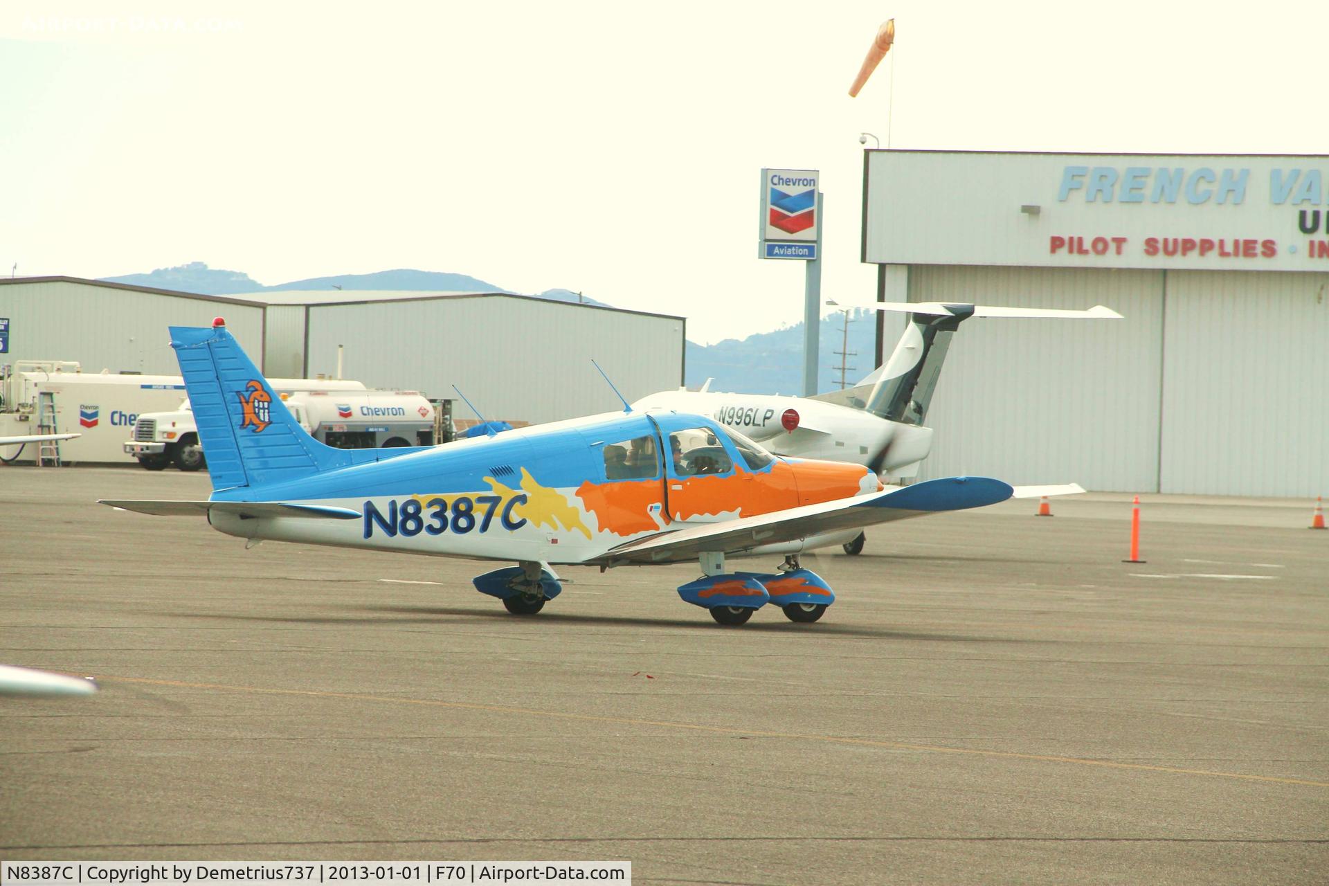 N8387C, 1976 Piper PA-28-140 Cherokee C/N 28-7625110, Very nice and great modern colorful look to the Cherokee 140