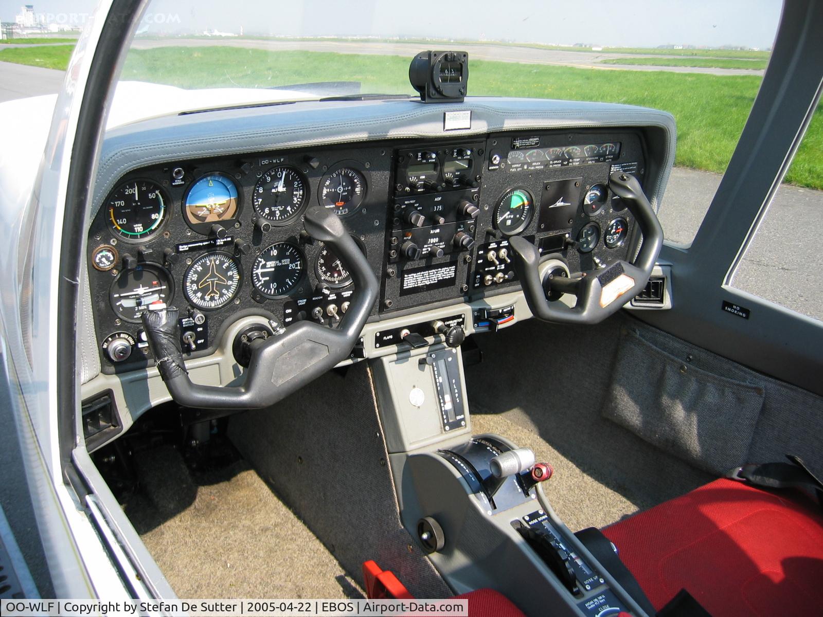 OO-WLF, 1988 Grob G-115A C/N 8032, Cockpit view.