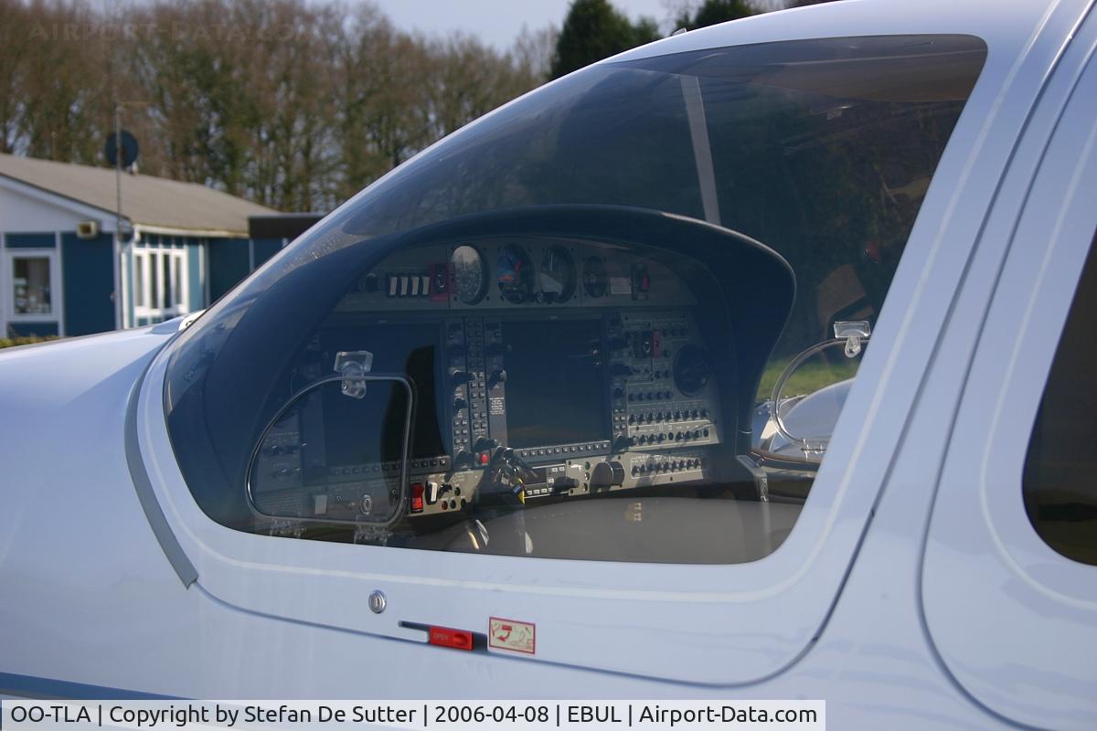 OO-TLA, 2006 Diamond DA-42 Twin Star C/N 42.086, Cockpit view.