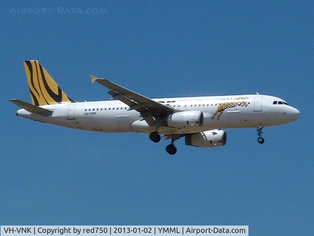 VH-VNK, 2009 Airbus A320-232 C/N 3986, Approaching Rwy 16, YMML.
