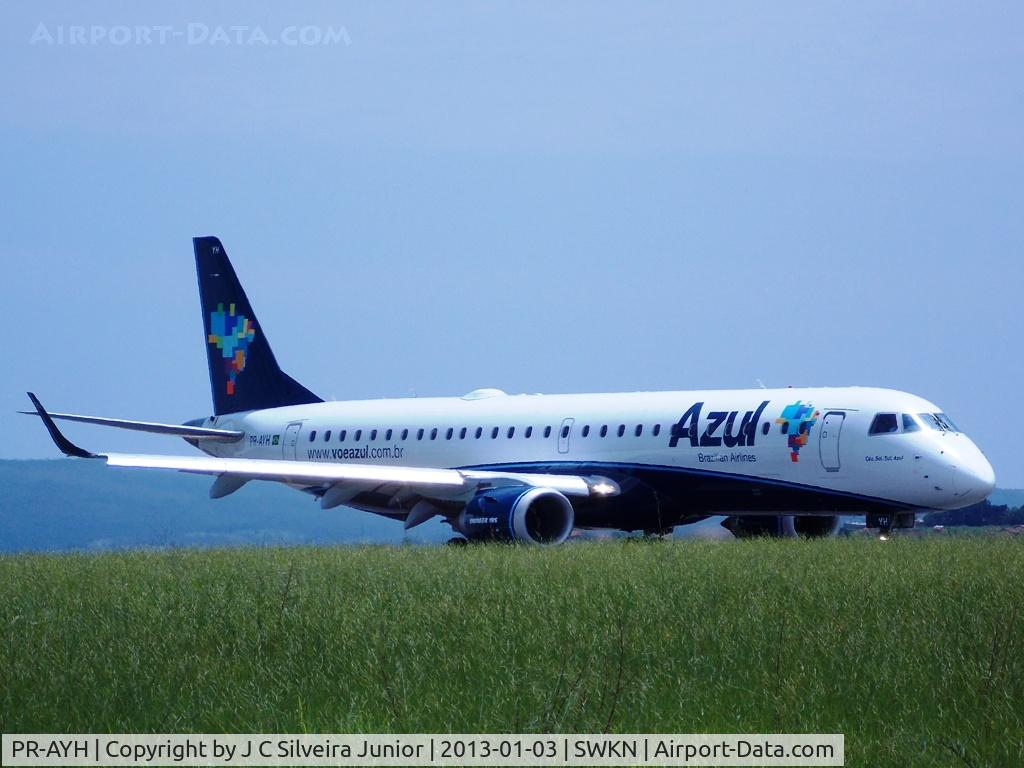 PR-AYH, 2010 Embraer 195AR (ERJ-190-200IGW) C/N 19000361, Aeroporto Nelson Ribeiro Guimarães, Caldas Novas (CLV/SBCN), em 03 de janeiro de 2013.