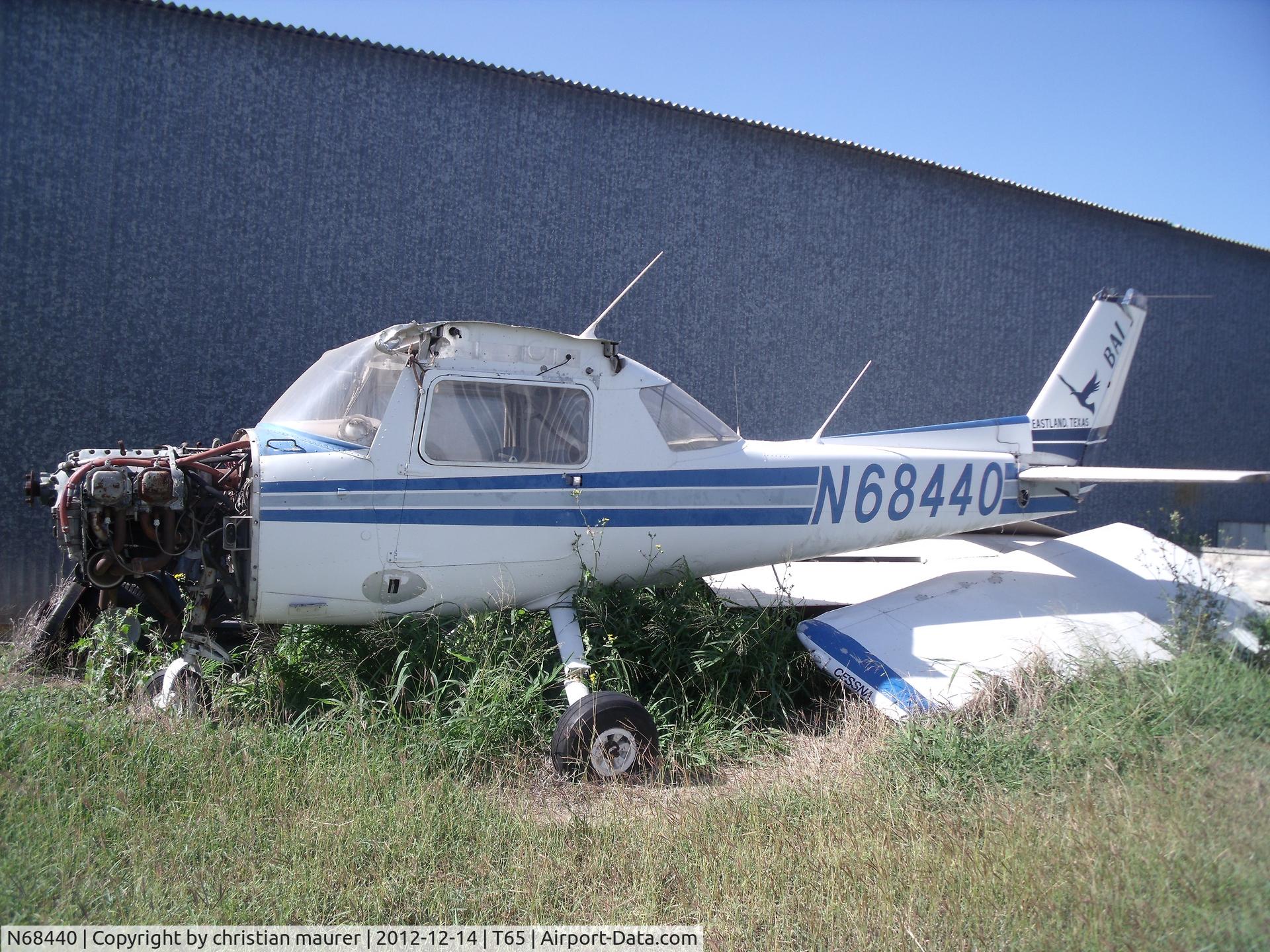 N68440, 1978 Cessna 152 C/N 15282297, Cessna 152 in the scrap yard