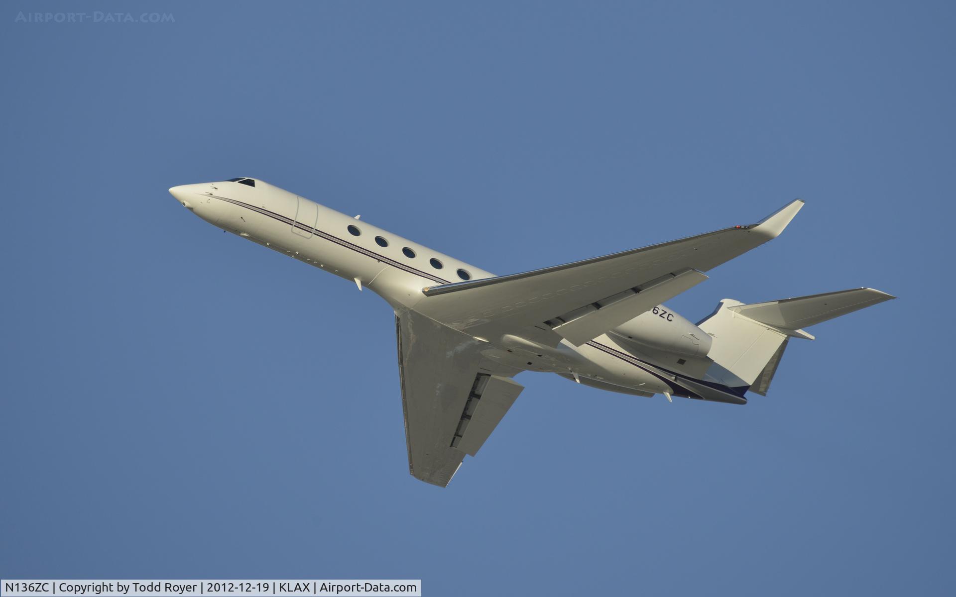 N136ZC, 1988 Gulfstream Aerospace Gulfstream IV C/N 1049, Departing LAX