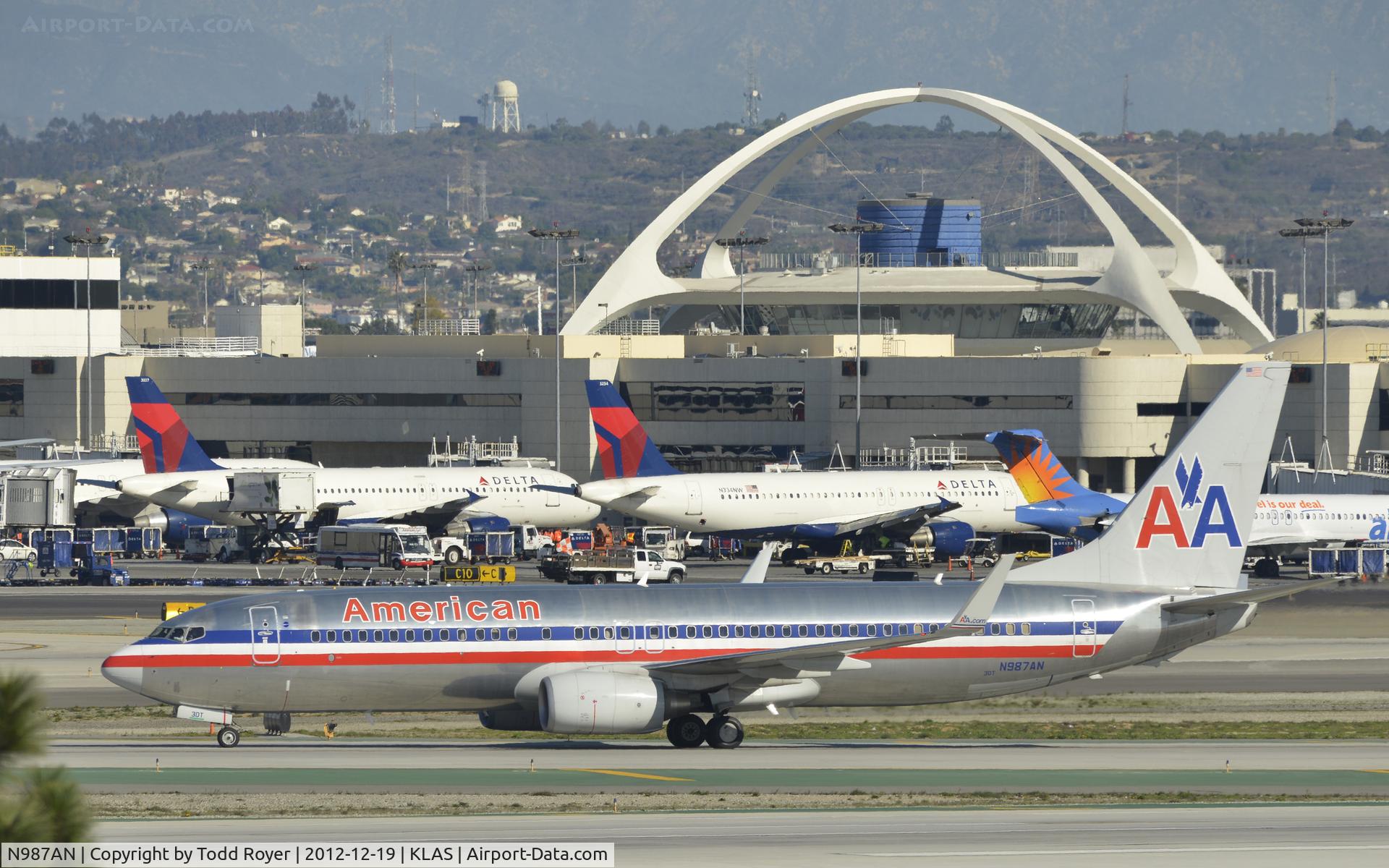 N987AN, 2009 Boeing 737-823 C/N 31069, Arrived at LAX on 25L