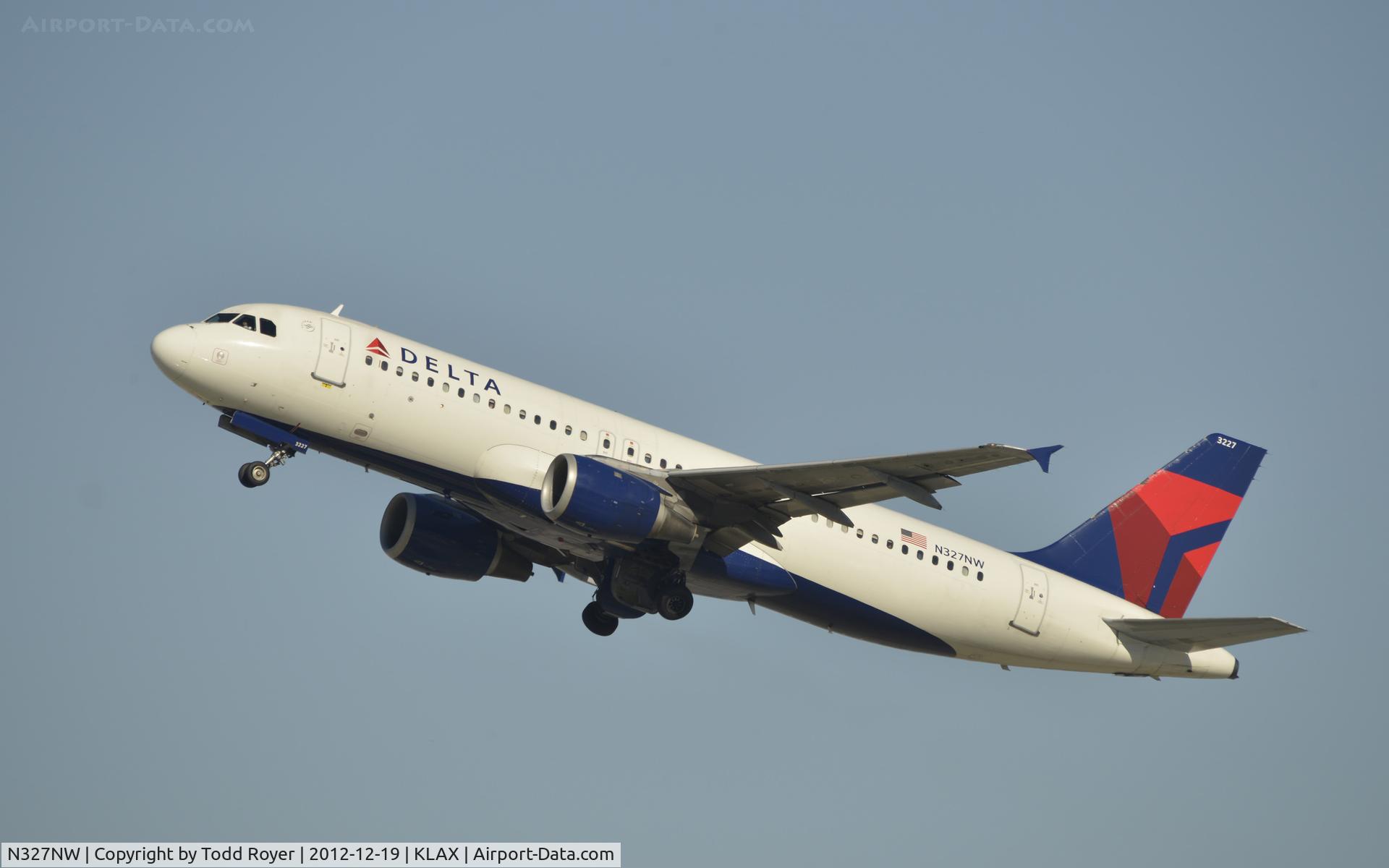 N327NW, 1992 Airbus A320-211 C/N 297, Departing LAX