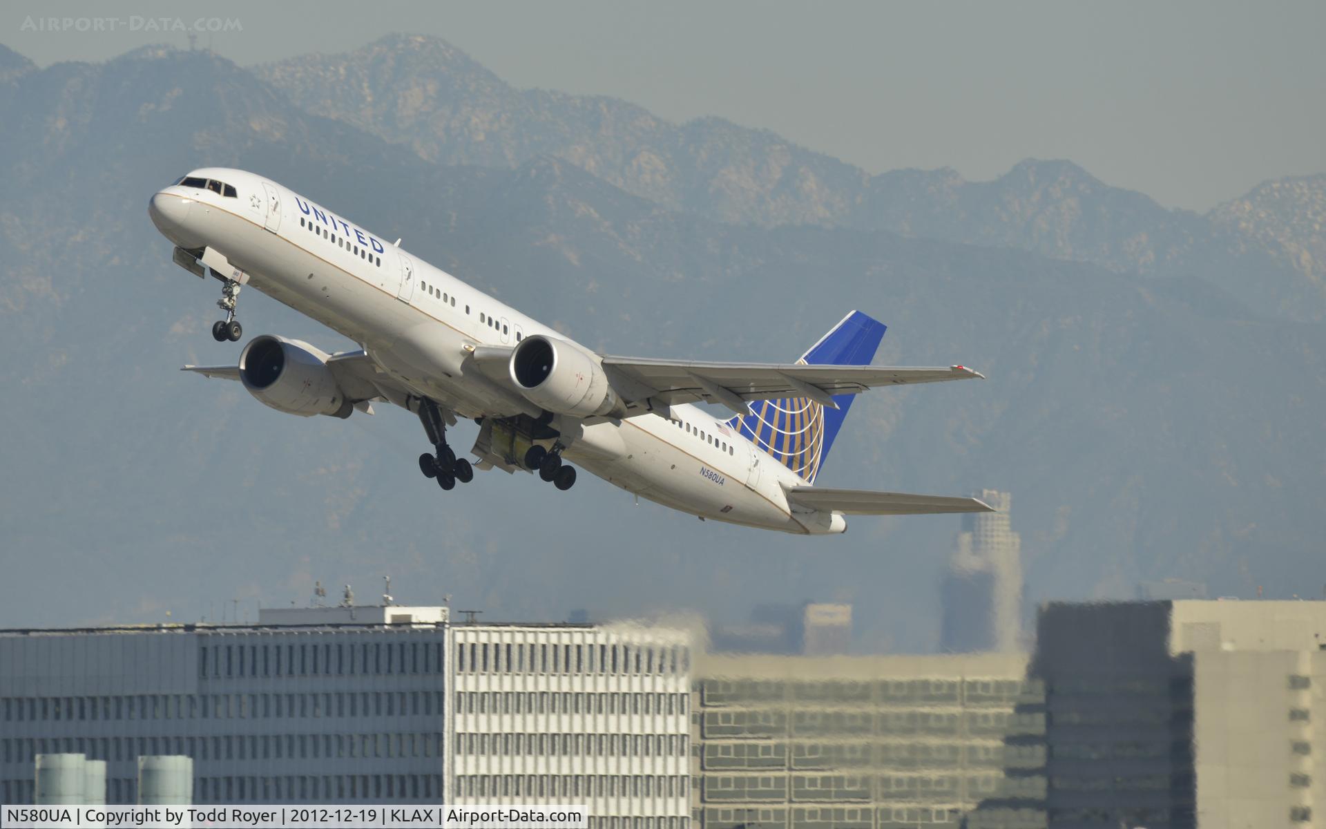 N580UA, 1993 Boeing 757-222 C/N 26698, Departing LAX