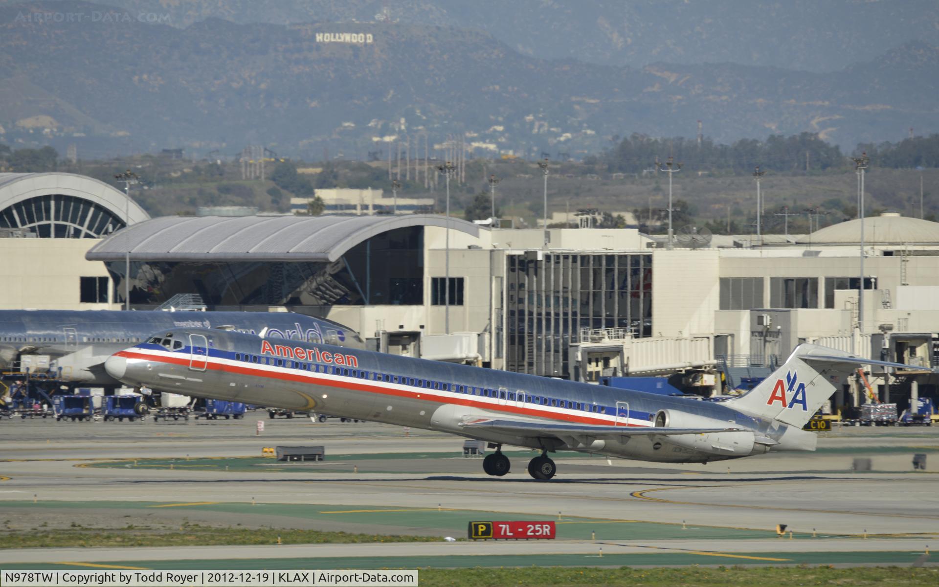 N978TW, 1999 McDonnell Douglas MD-83 (DC-9-83) C/N 53628, Departing LAX on 25R