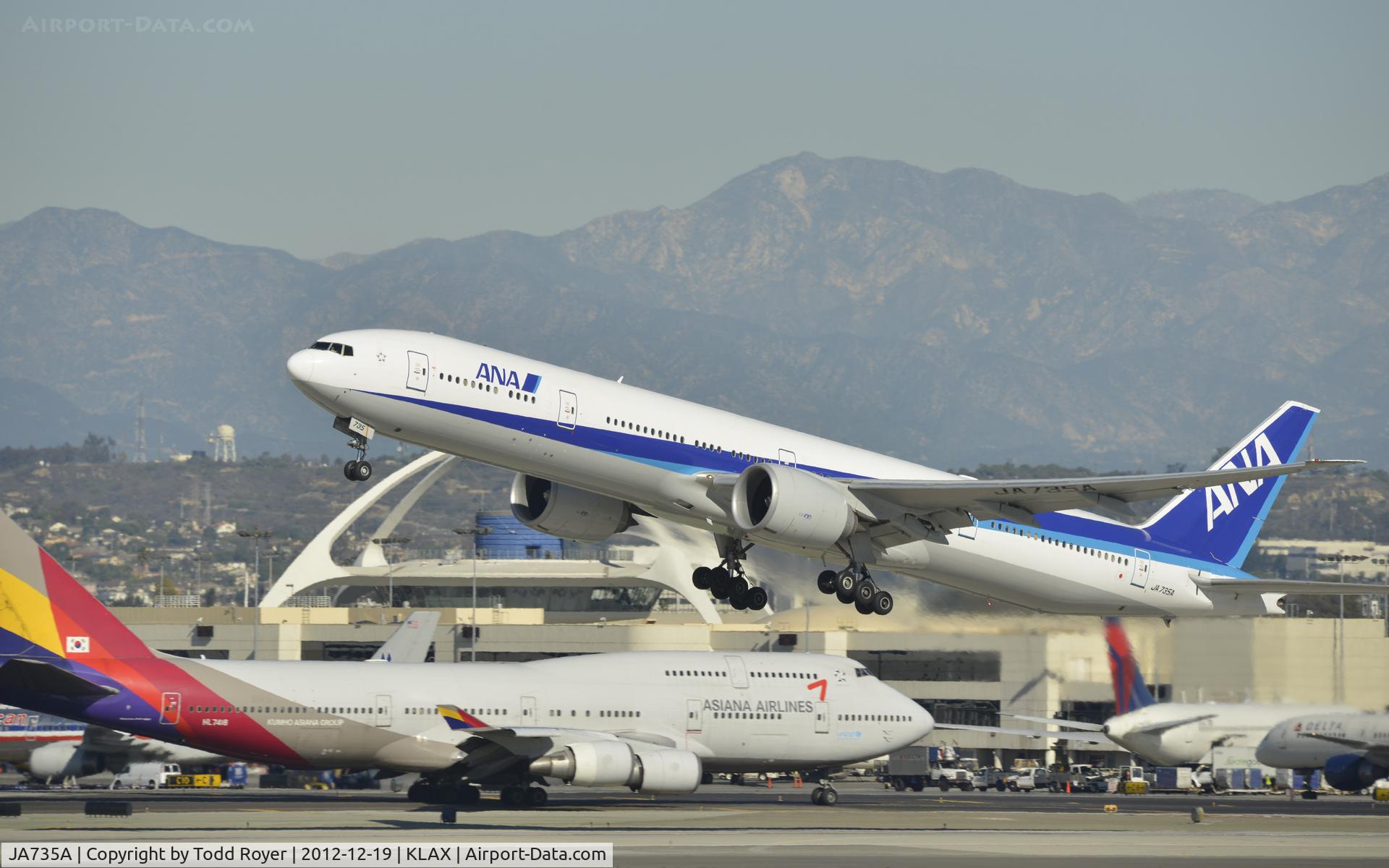 JA735A, 2006 Boeing 777-381/ER C/N 34892/571, Departing LAX