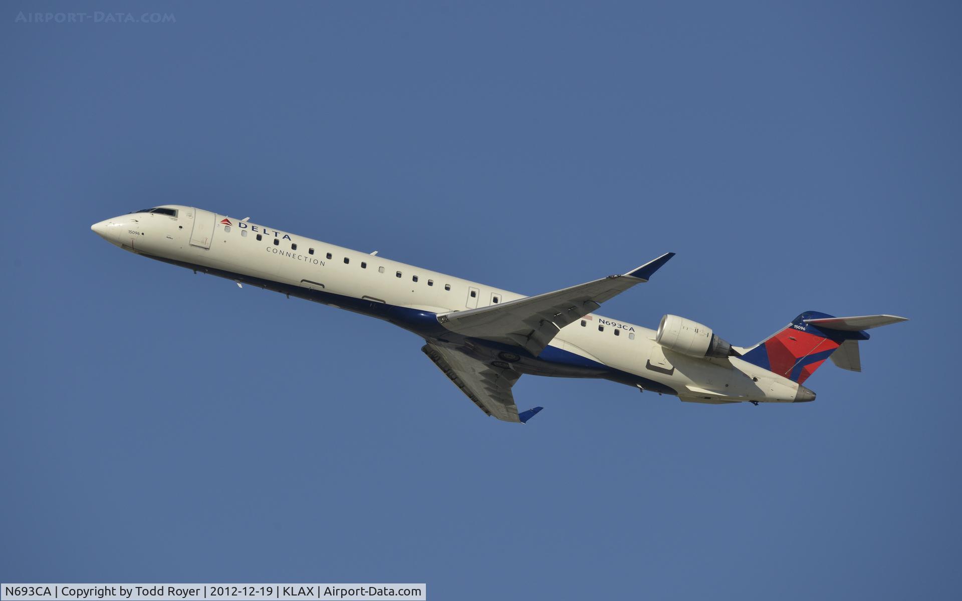 N693CA, 2006 Bombardier CRJ-900ER (CL-600-2D24) C/N 15096, Departing LAX