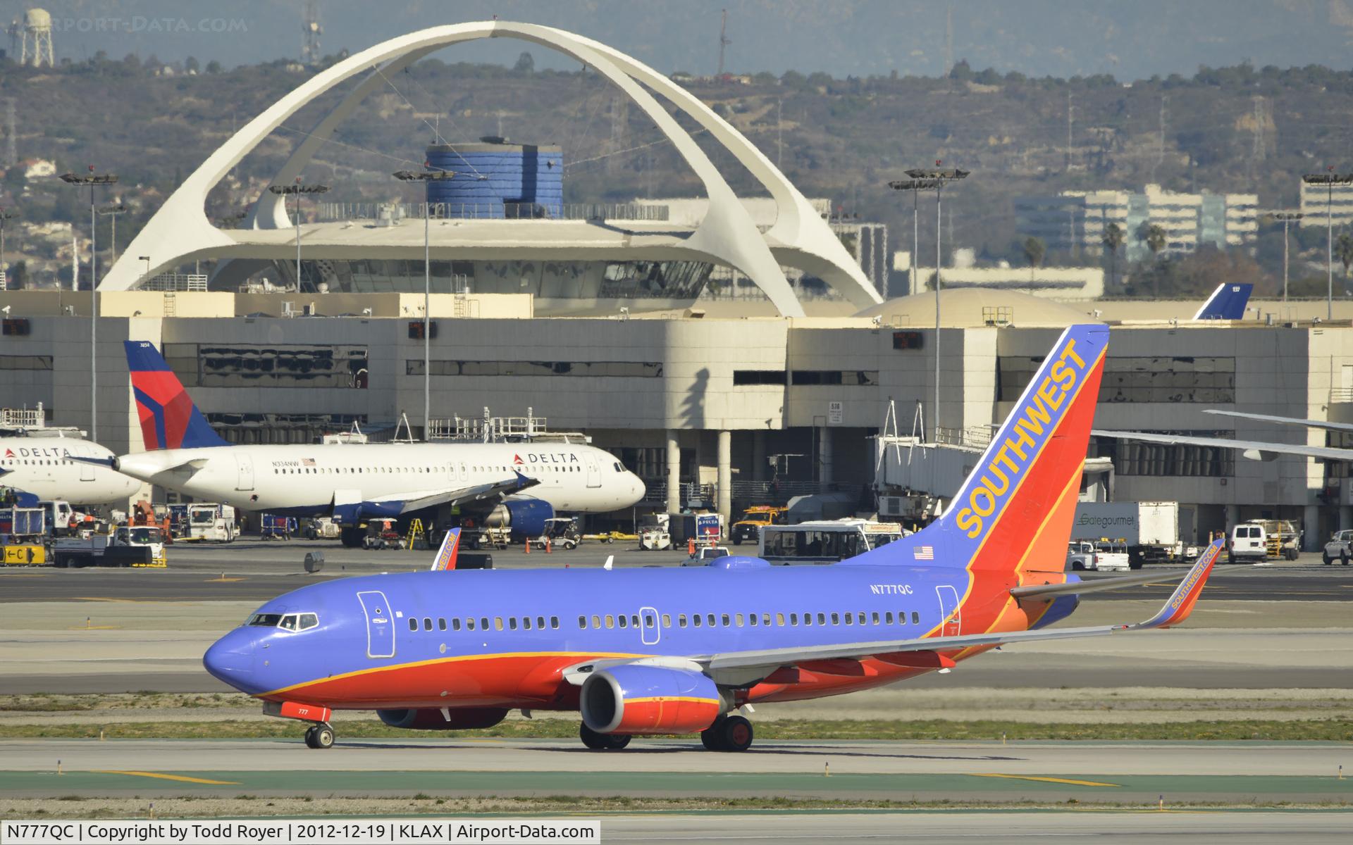 N777QC, 2000 Boeing 737-7H4 C/N 30592, Arrived at LAX on 25L