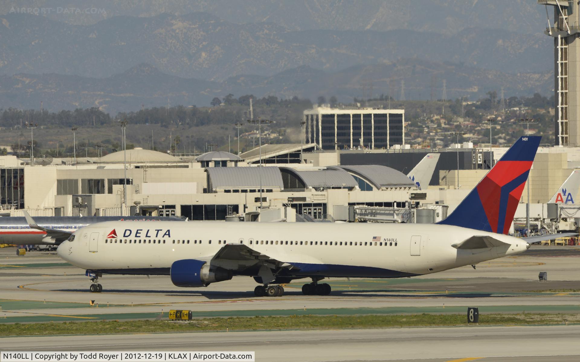 N140LL, 1993 Boeing 767-332 C/N 25988, Arrived at LAX on 25L