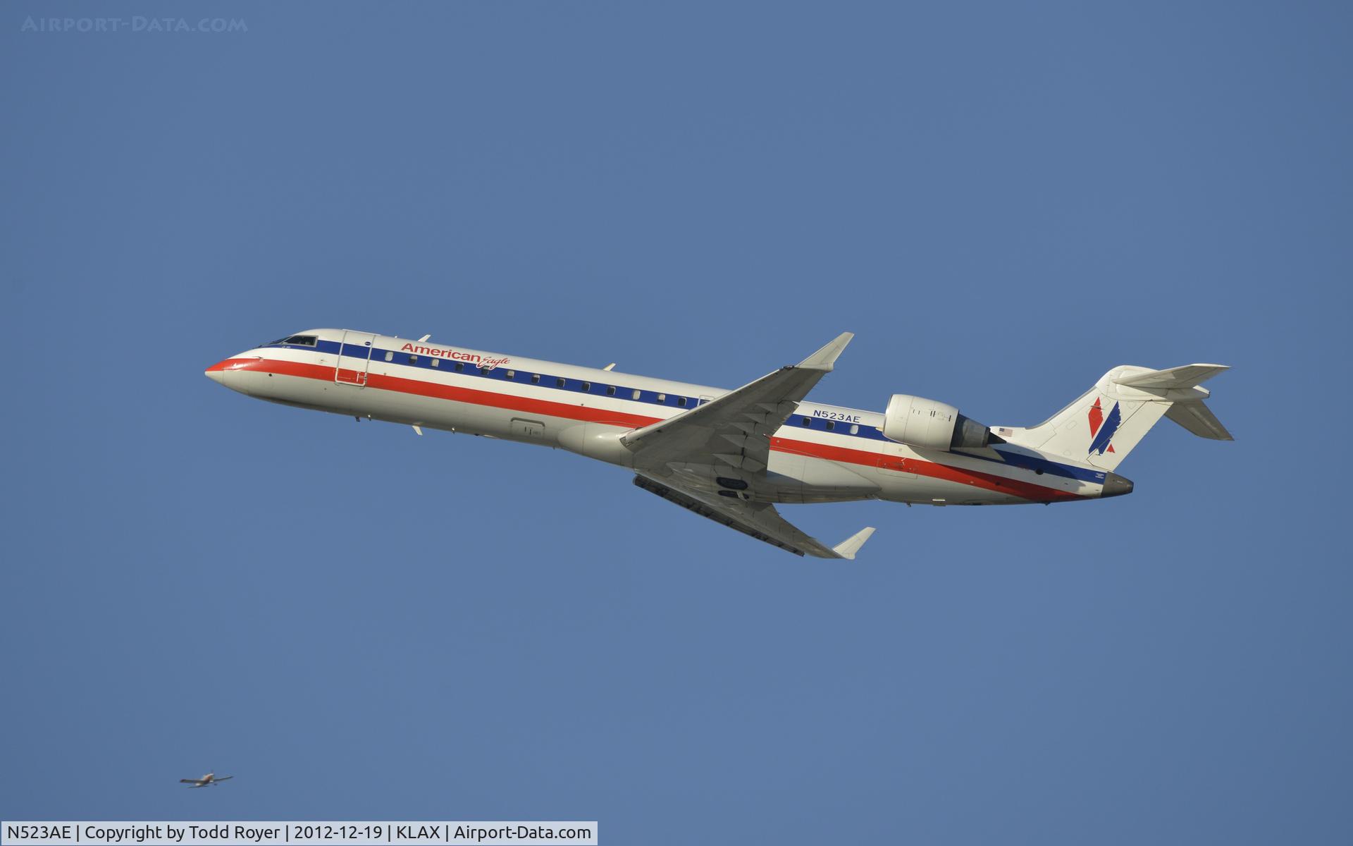 N523AE, 2004 Bombardier CRJ-701 (CL-600-2C10) Regional Jet C/N 10152, Departing LAX