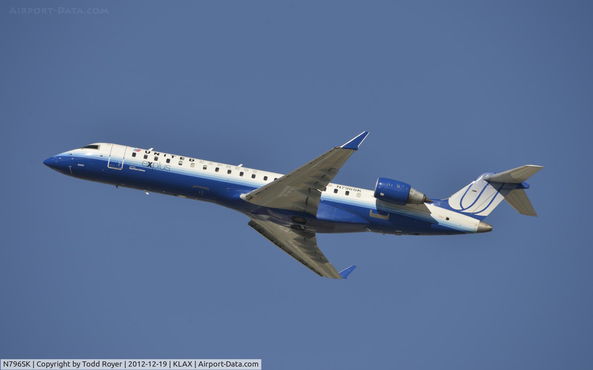 N796SK, Bombardier CRJ-702ER (CL-600-2C10) Regional Jet C/N 10300, Departing LAX