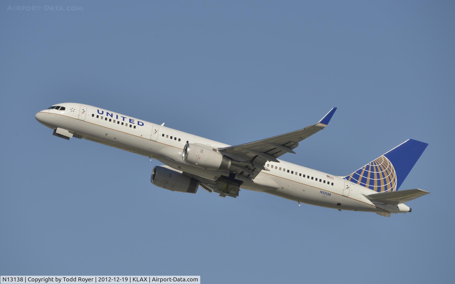 N13138, 1999 Boeing 757-224 C/N 30351, Departing LAX